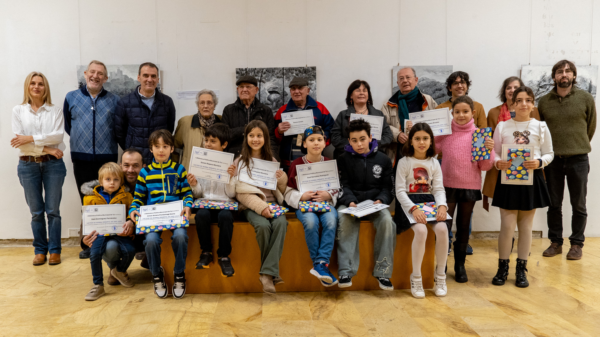 11012025 A Biblioteca Municipal entrega os diplomas á vintena de persoas máis lectoras do ano 2024. – foto grupo