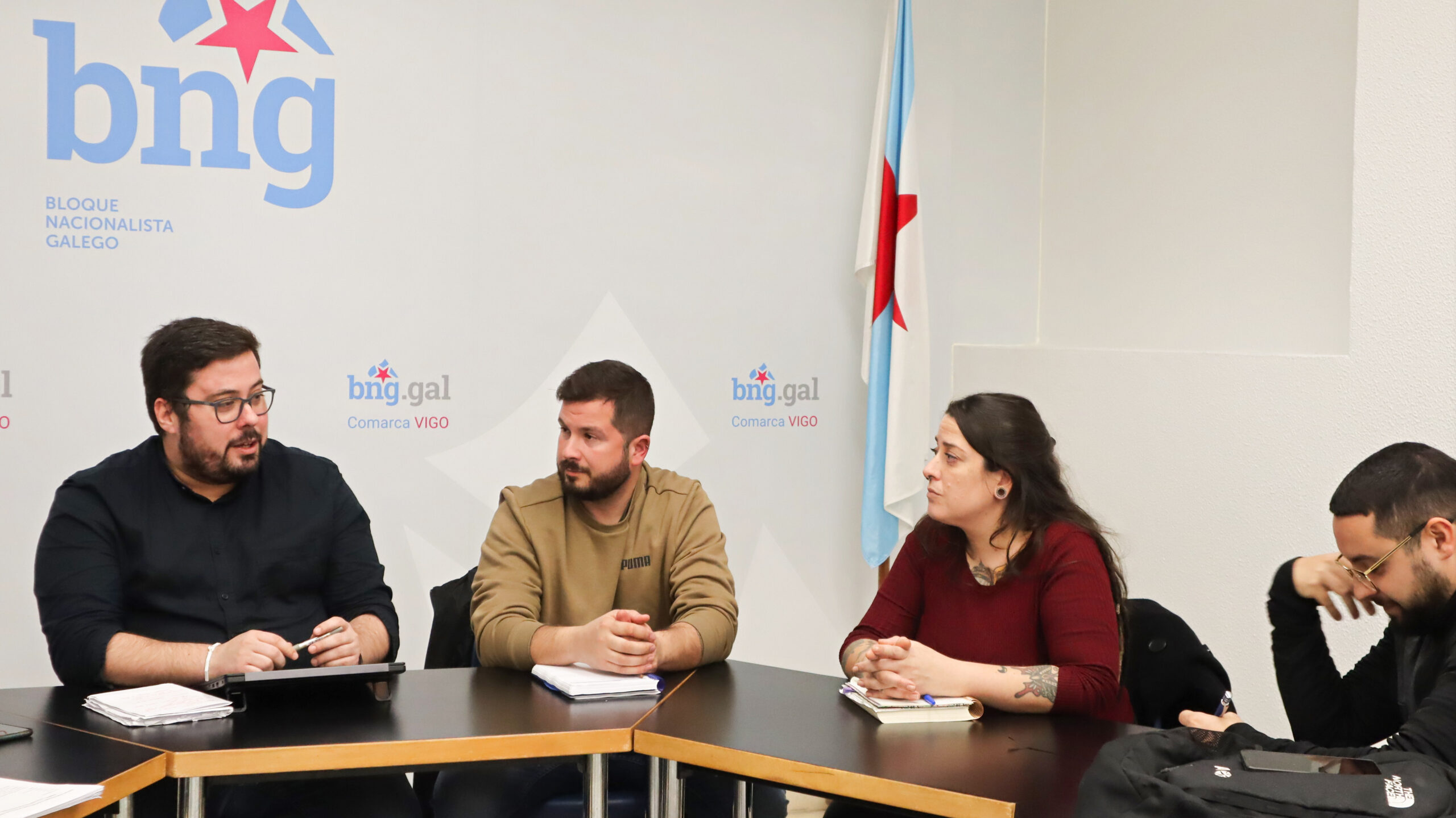 Foto_Xabier P. Igrexas e Roberto Fdez Vila (esq.) coa plataforma Bembrive en Pé