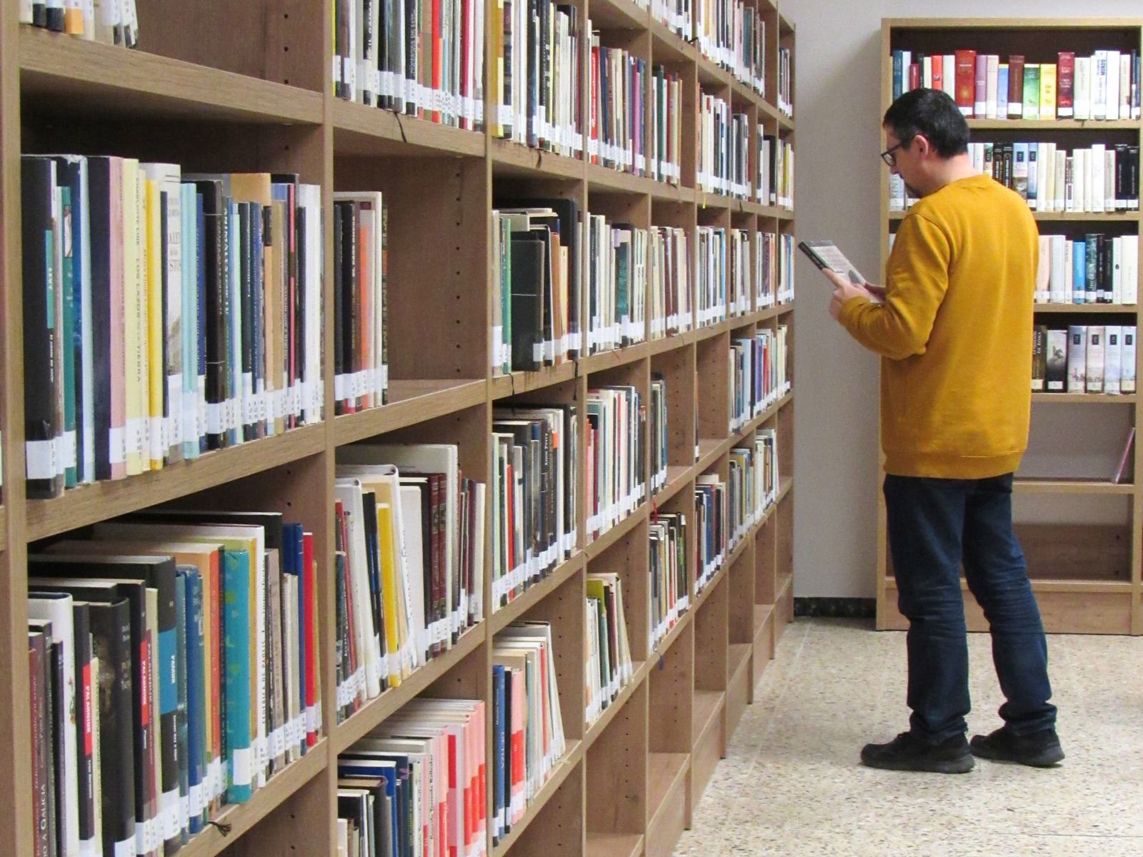 reabre biblioteca municipal 1