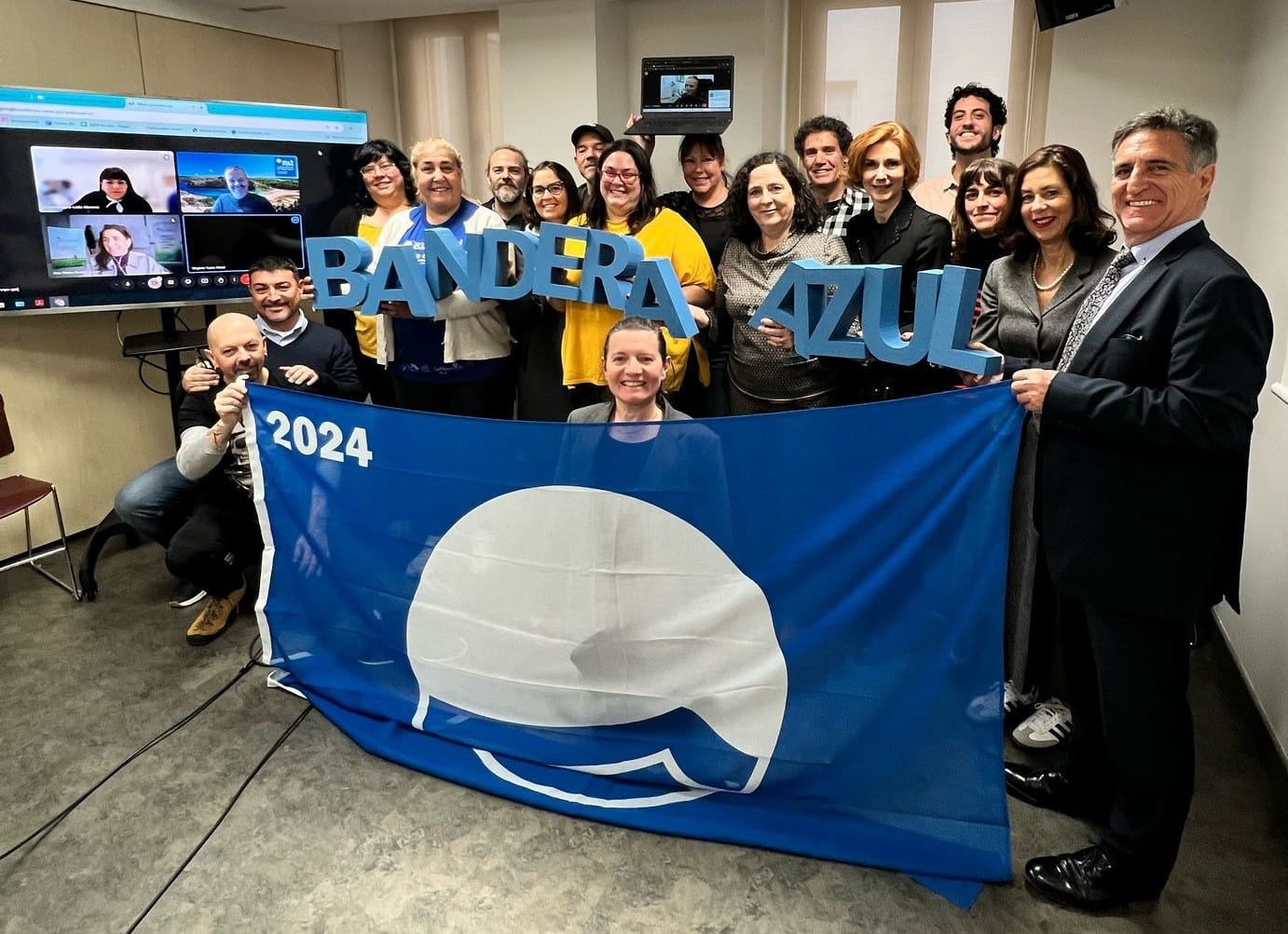 20250213 XuradoBandeirasAzuis