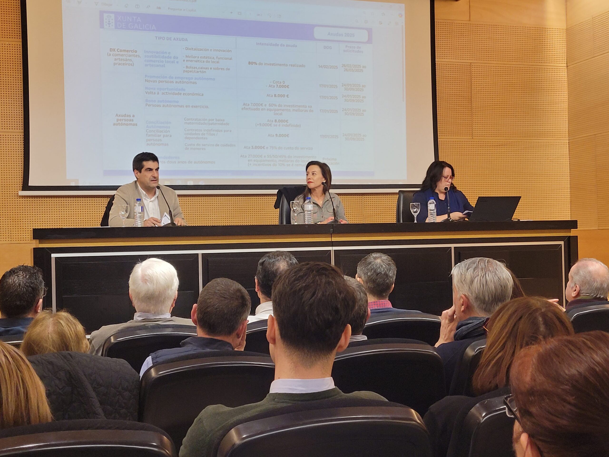 20250218_PPdeOU_Foto Encontro informativo axudas comercio (2)