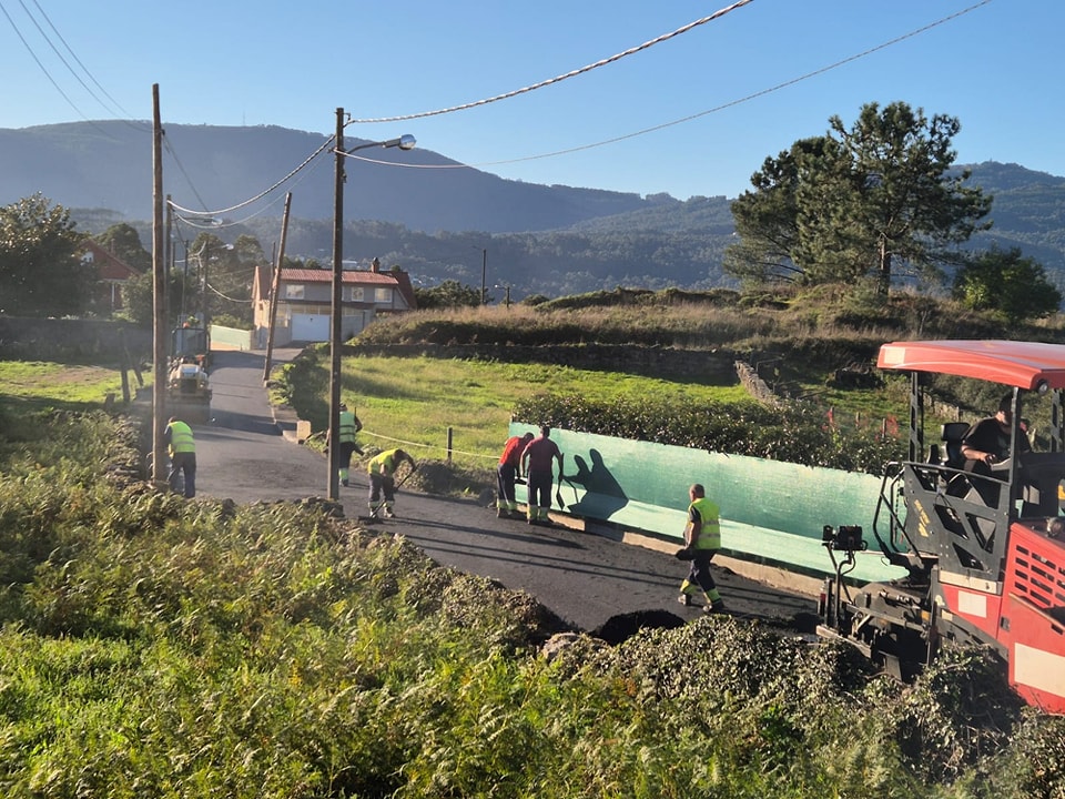 Asfaltado municipal realizado en Veigas do Monte en 2024
