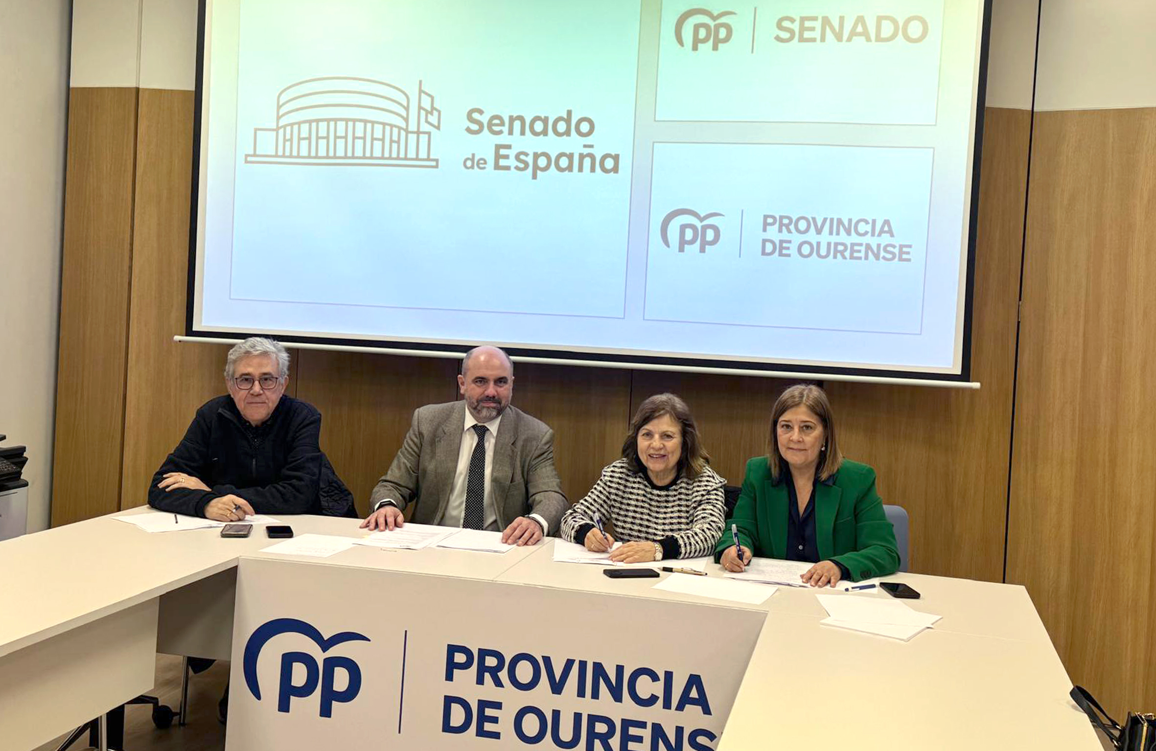 Foto senadores con autónomos