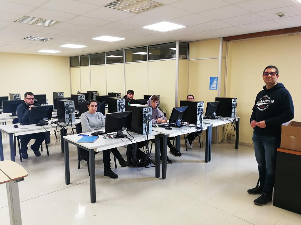 zXHioQSLRr-curtso-de-cogami-en-a-coruna