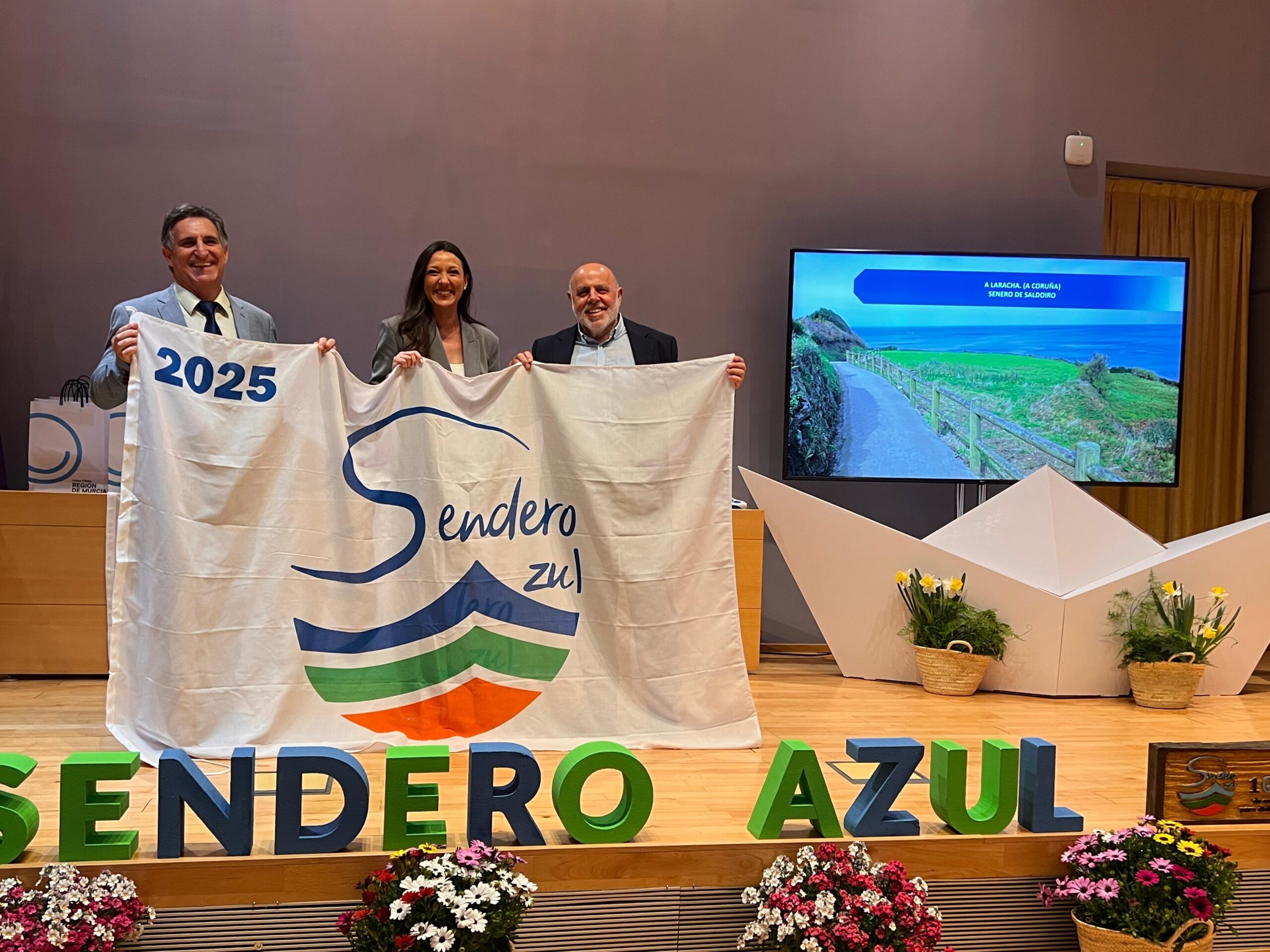 2025.03.26.- Entrega Bandeira Sendeiro Azul (1)