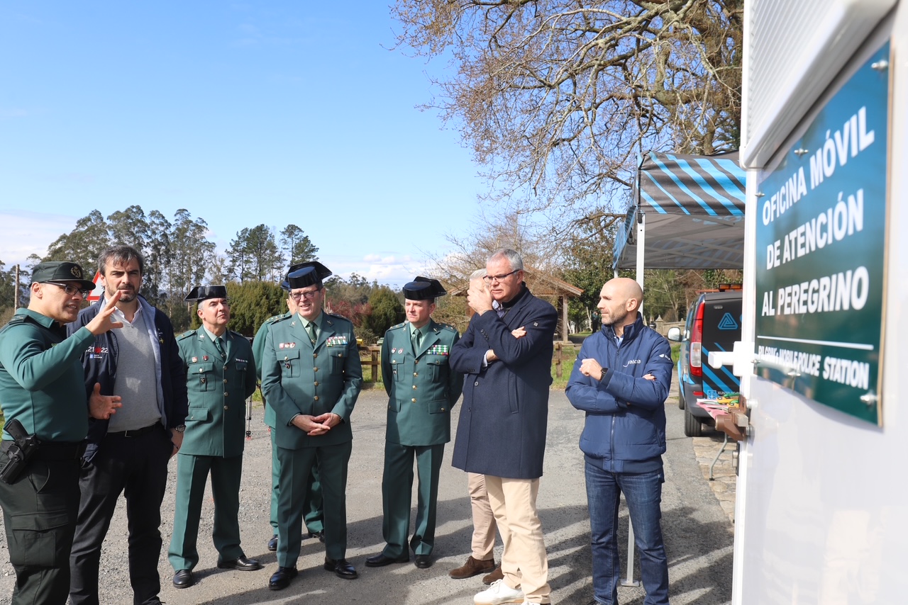 20250318EntregaDesfibriladoresGardaCivil (10)