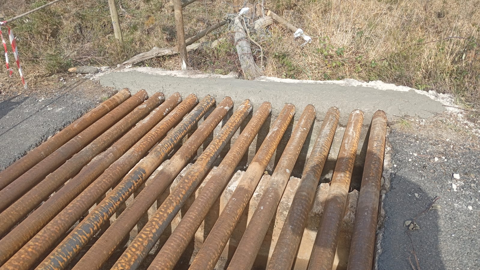 FOTO 2 Cariño – El Concello de Cariño finaliza la reparación y la limpieza de los pasos canadienses del Río Espiño y de A Vacariza