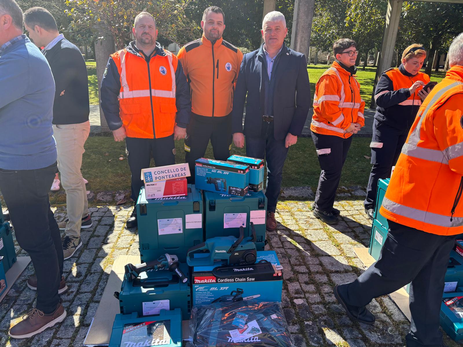 PROTECCIÓN CIVIL recolle novo material