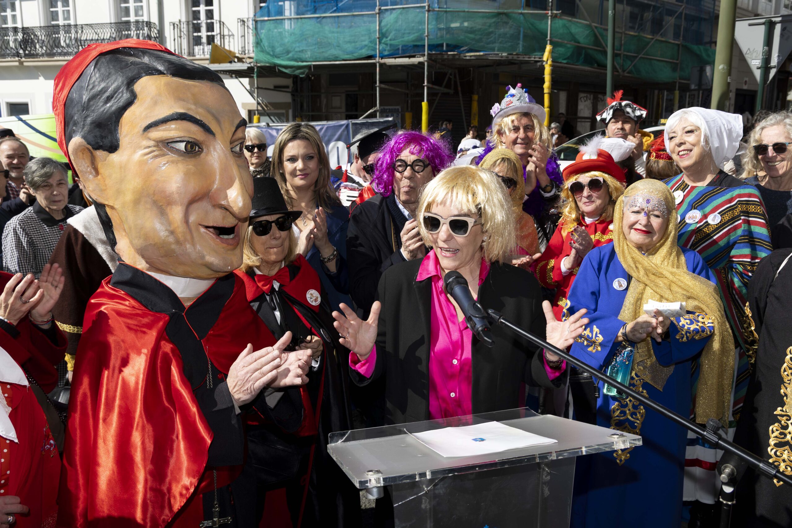 apg_20250228_ALCALDESA_OS_MARACOS_ANDAR_DO_ANTROIDO_ENTROIDO_RUA (6)