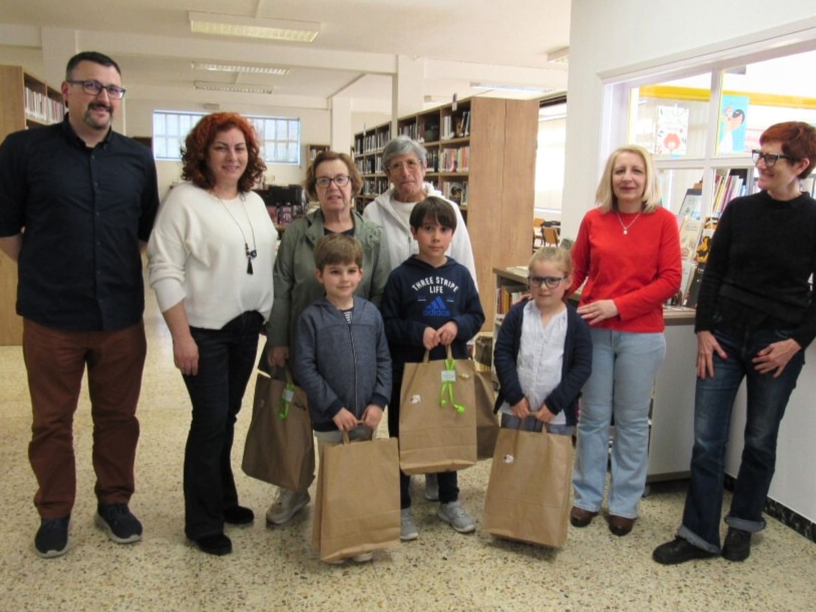 Algúns dos premiados coas concelleiras de Cultura e Sanidade e persoal técnico de Cultura