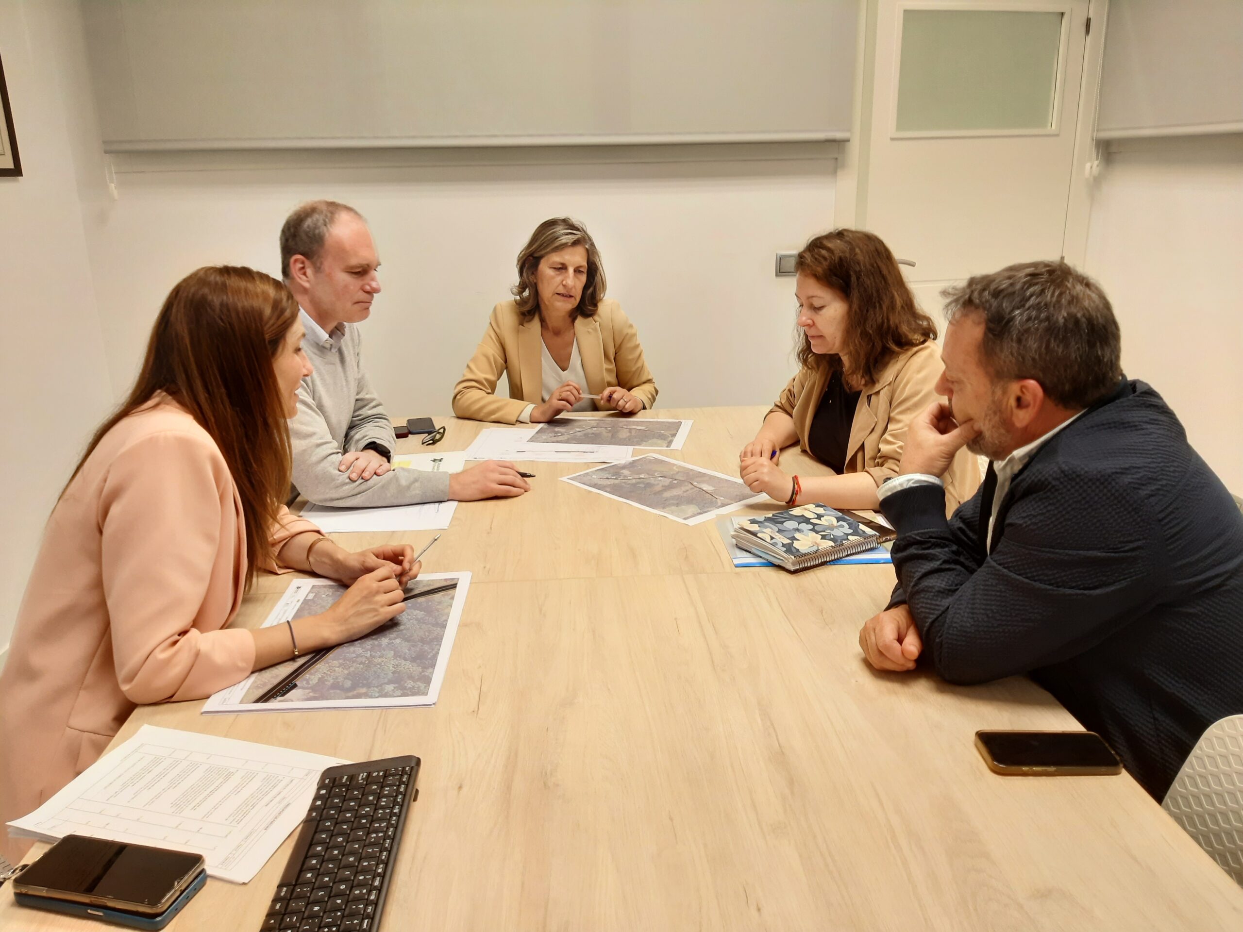 20250528_belen cachafeiro xuntanza alcaldesa salvaterra