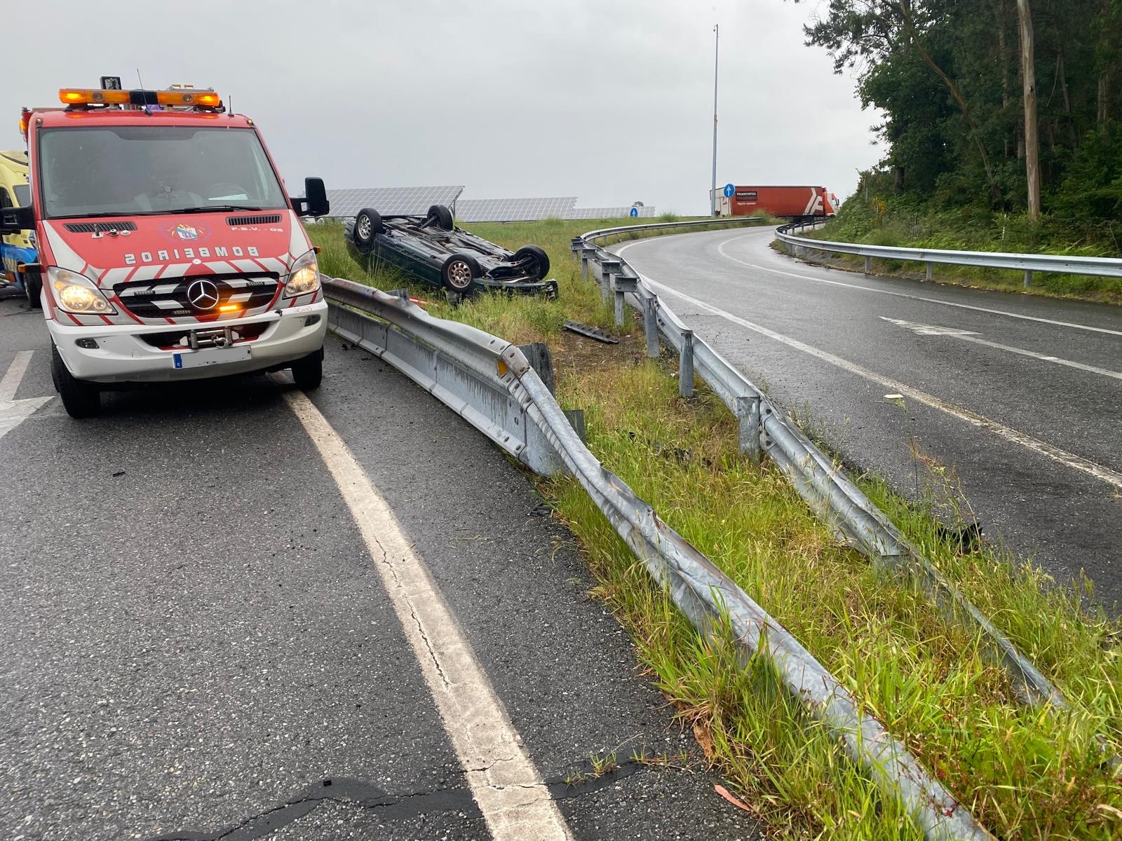BOMBEIROS PROVINCIAIS – Accidente de tráfico con persoa ferida leve no Concello de Boiro