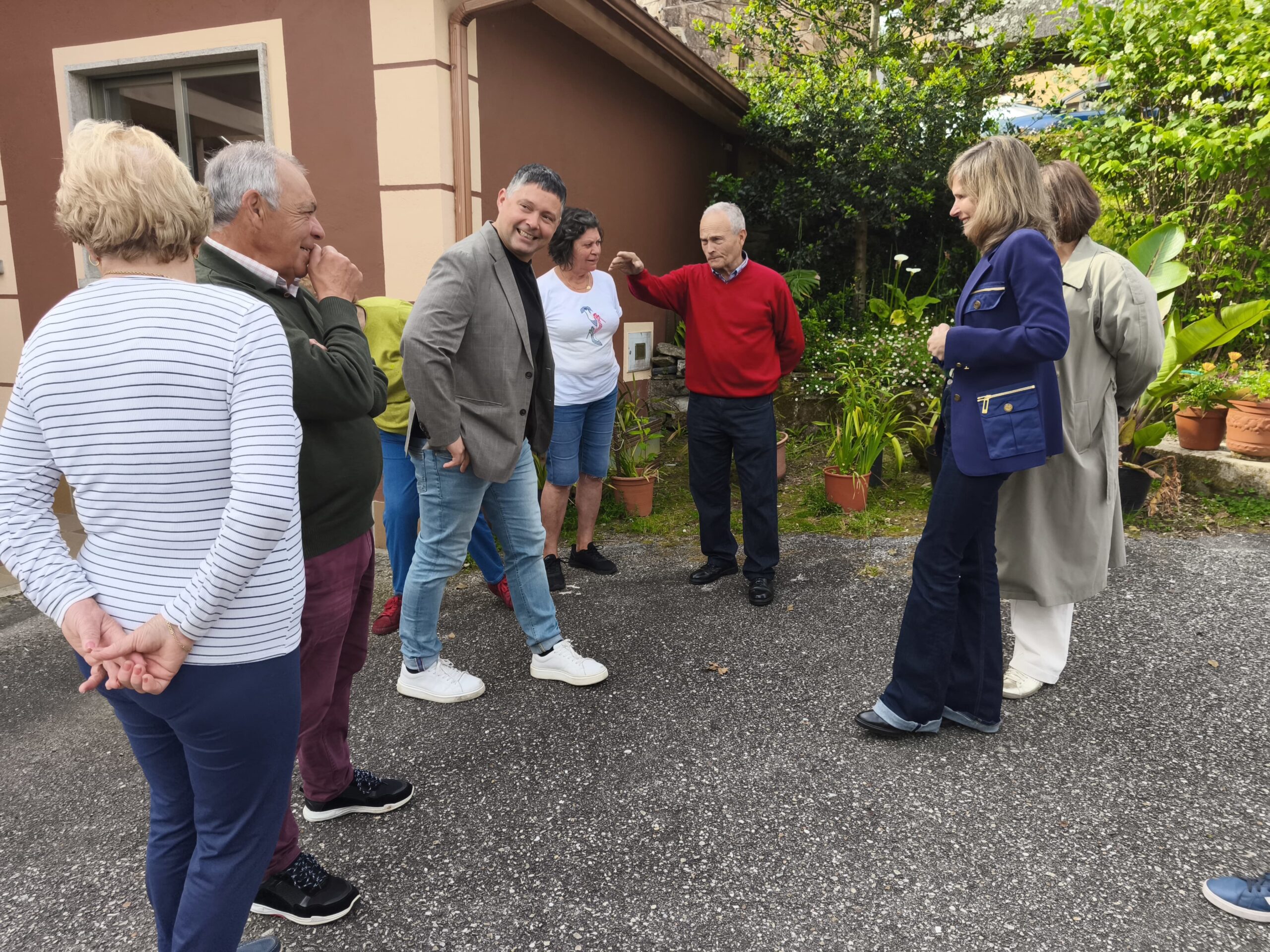 Manu Lourenzo, Nava Castro e veciñas e veciños do Val Sobral