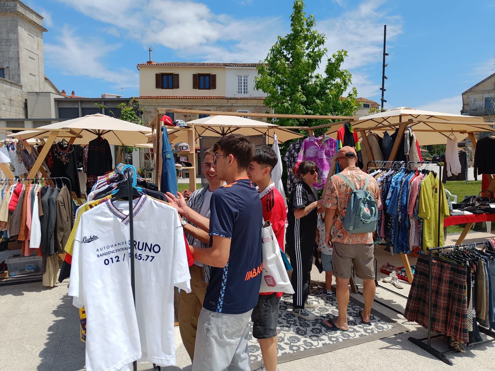 O Rosal consolida con eìxito o seu mercado de segunda man Rula Roupa 02 (1)