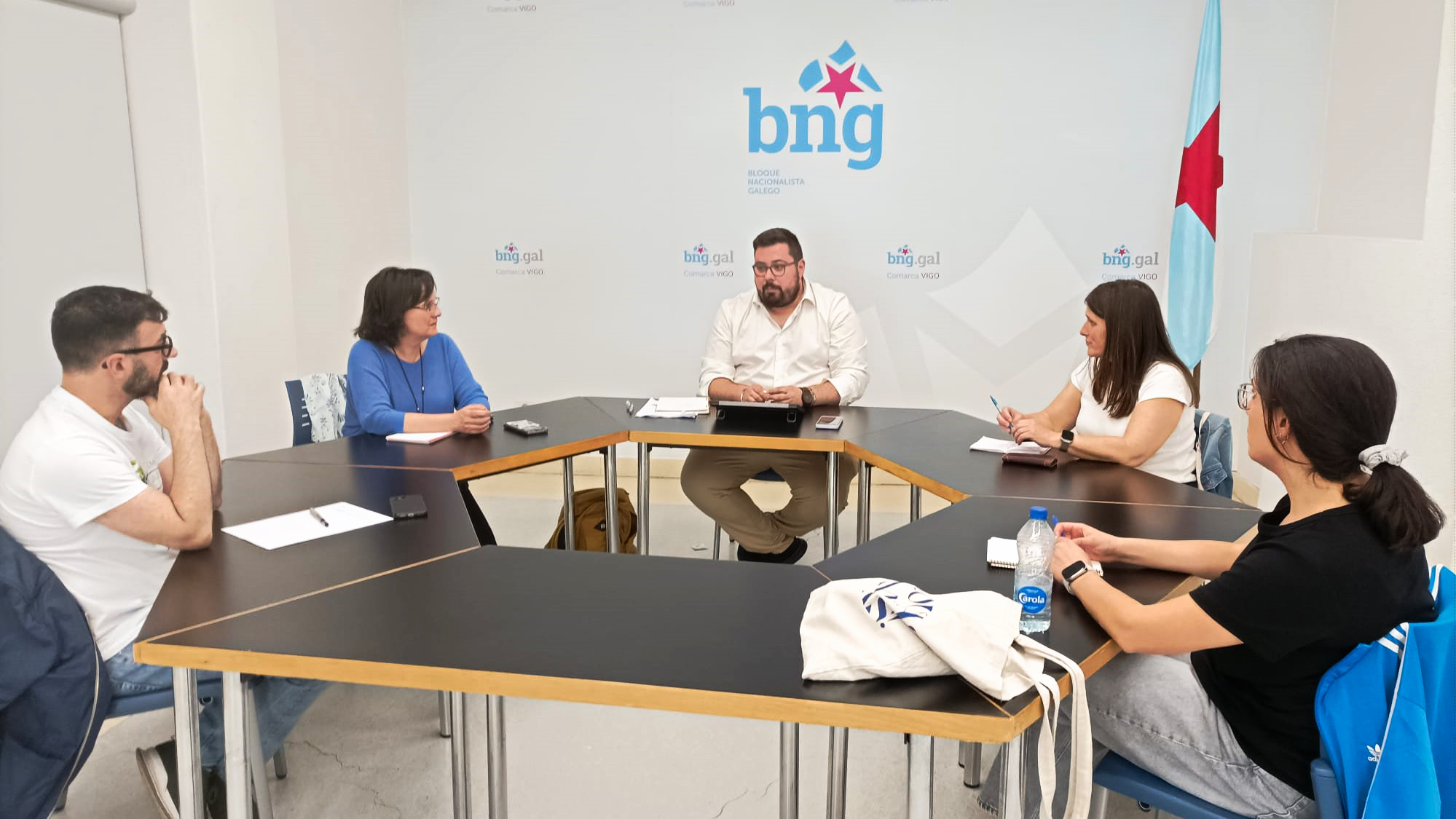 Xabier P. Igrexas e Ana Martínez con representantes de Bamad