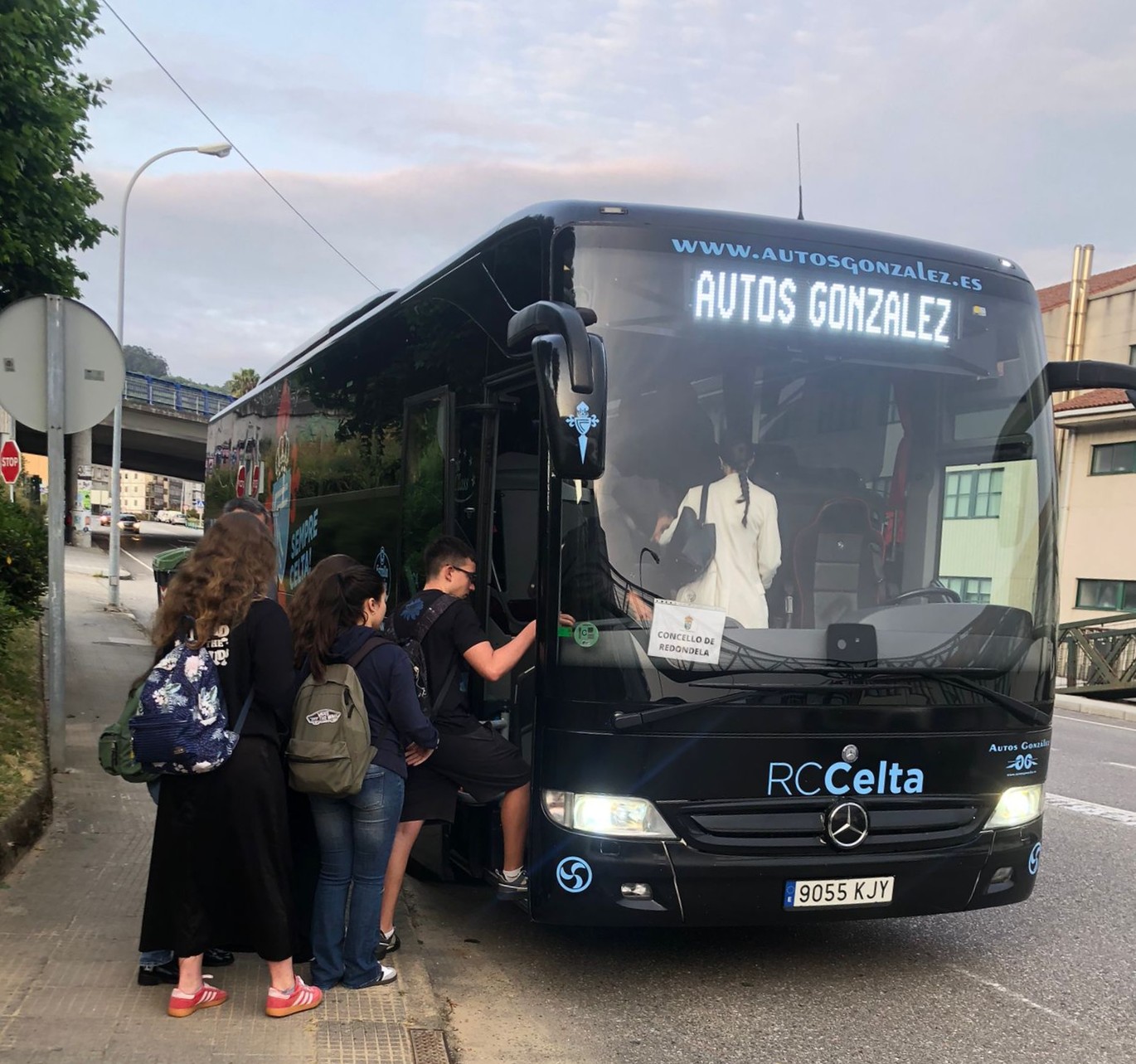 9ad9987c-5c17-4148-8720-572465fd369b