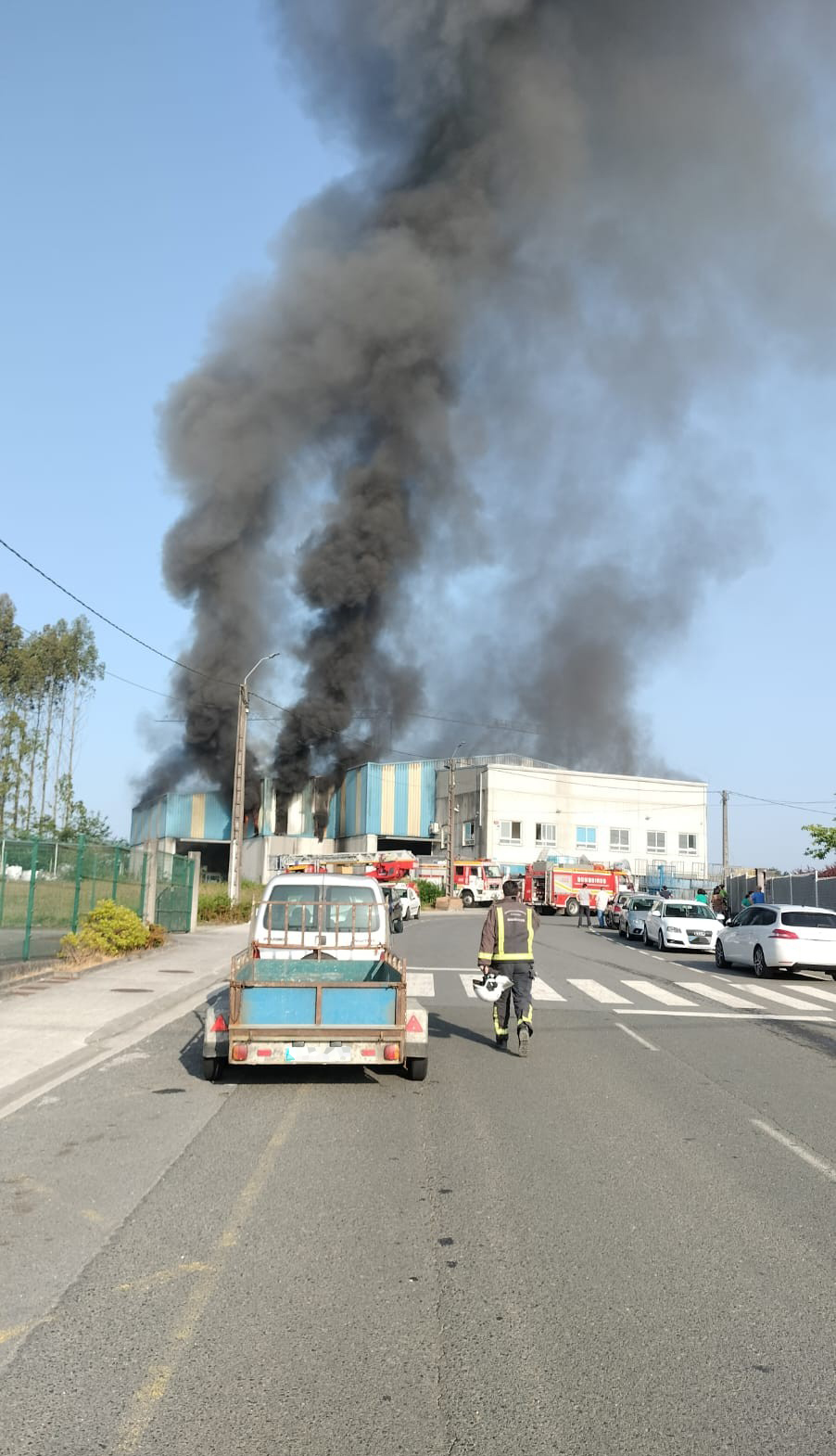 Foto incendio parque empresarial Ordes