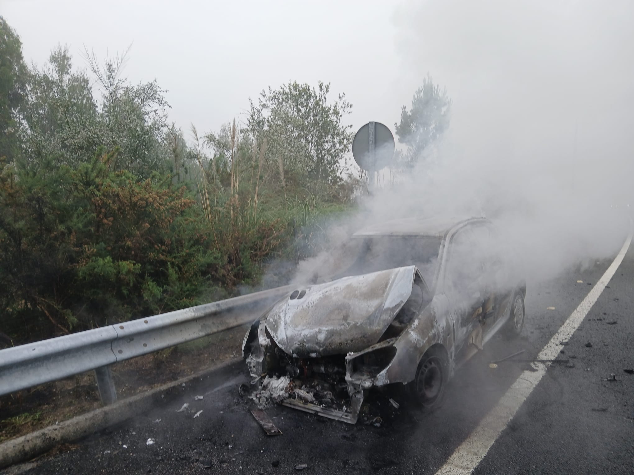 Incendio vehículo AC-14 Culleredo 2