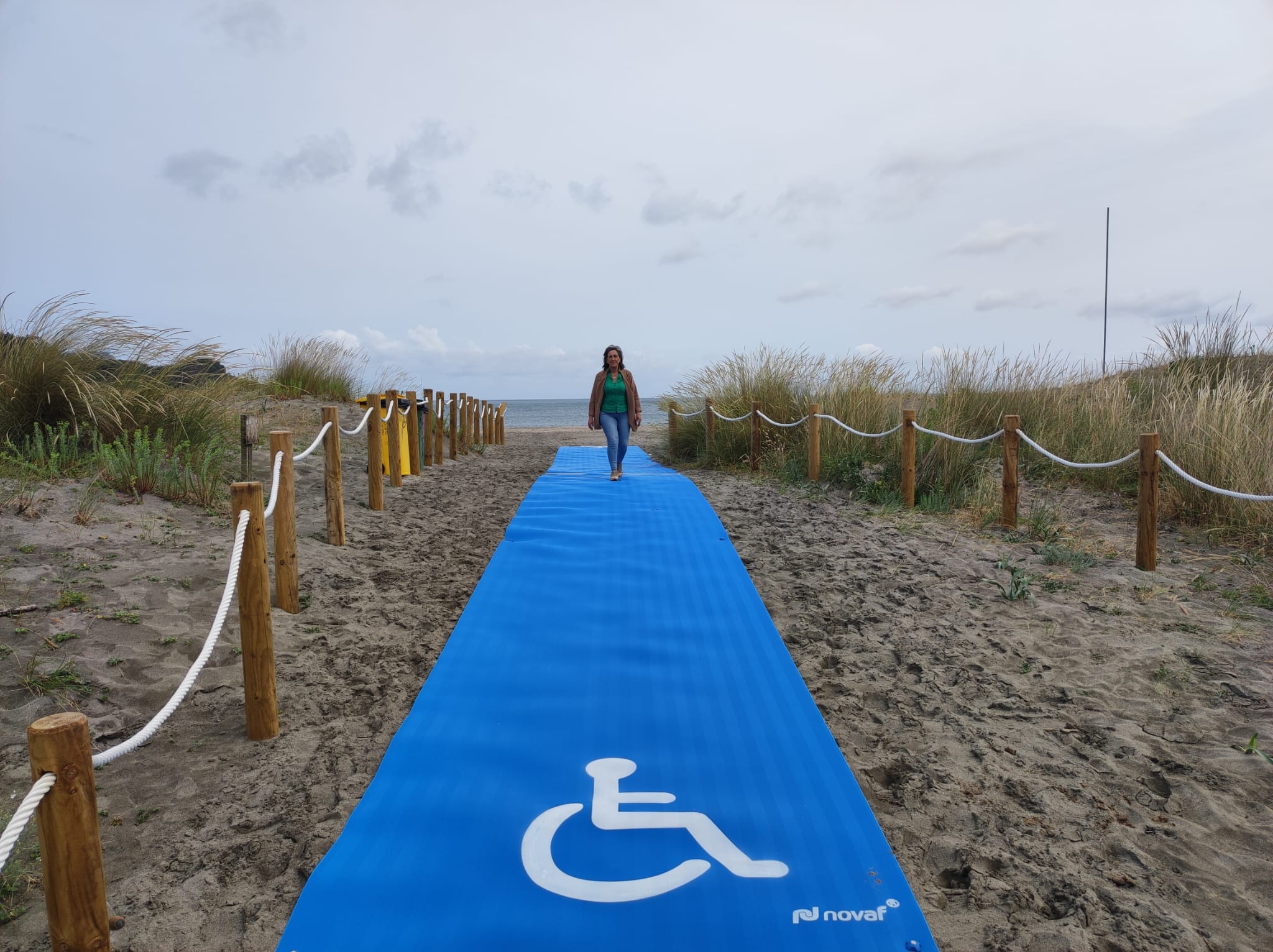 Ortigueira adquiere una silla anfibia y dos flexipasarelas para hacer de sus playas un lugar disfrutable para todos y todas