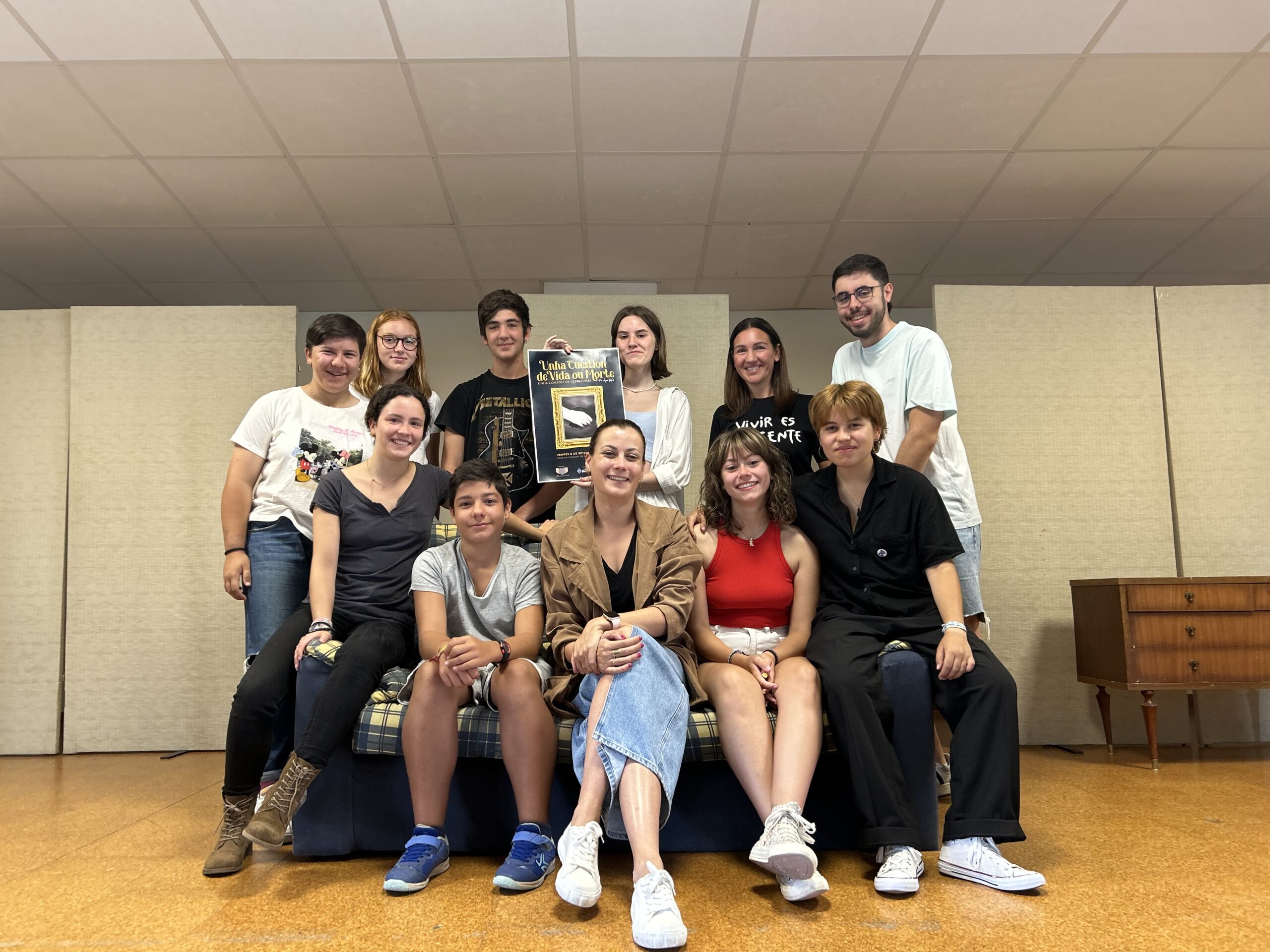 29-08-23_A concelleira de Cultura co Grupo de teatro Dramiño