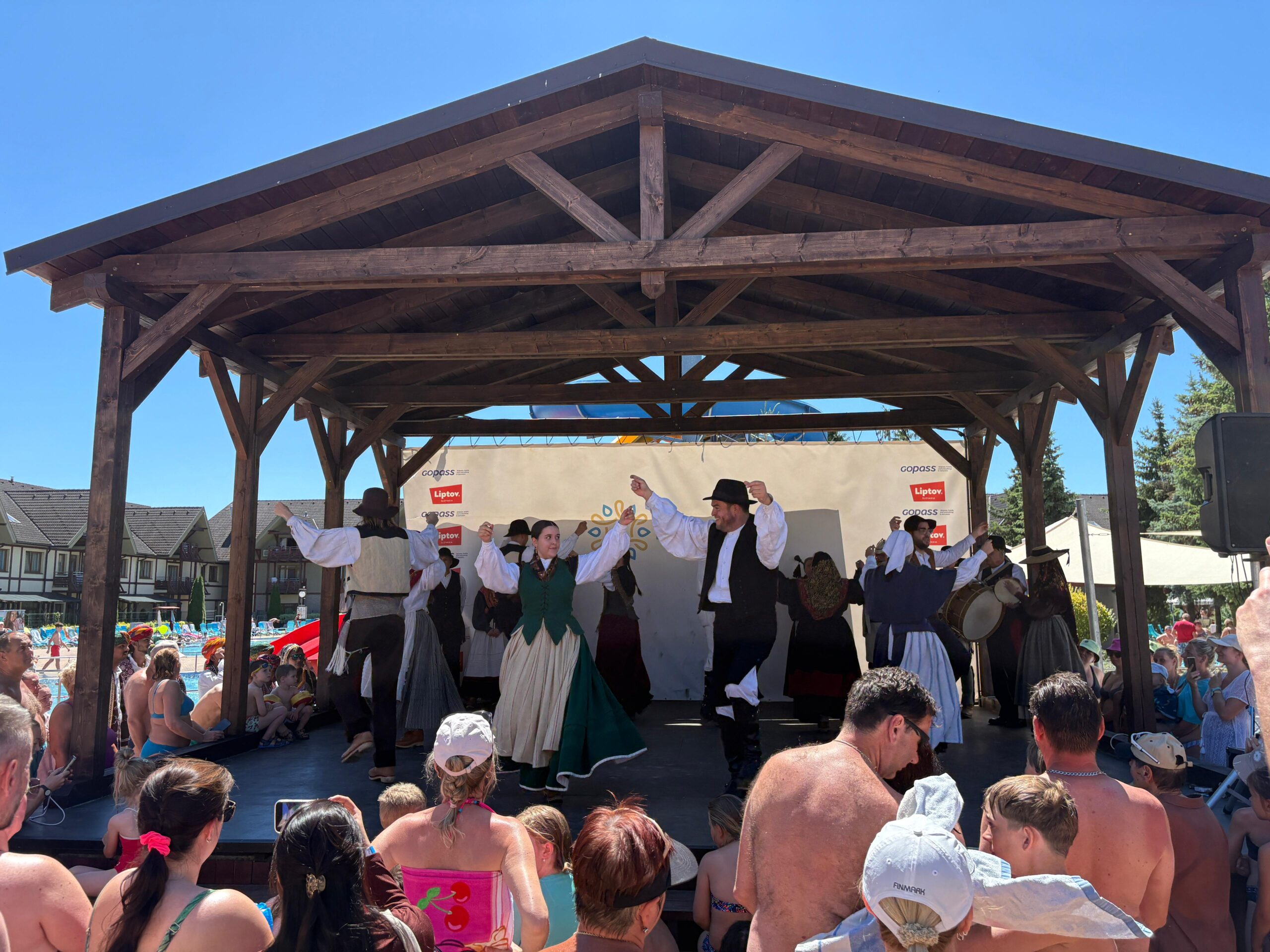 Actuación Escola Deputación