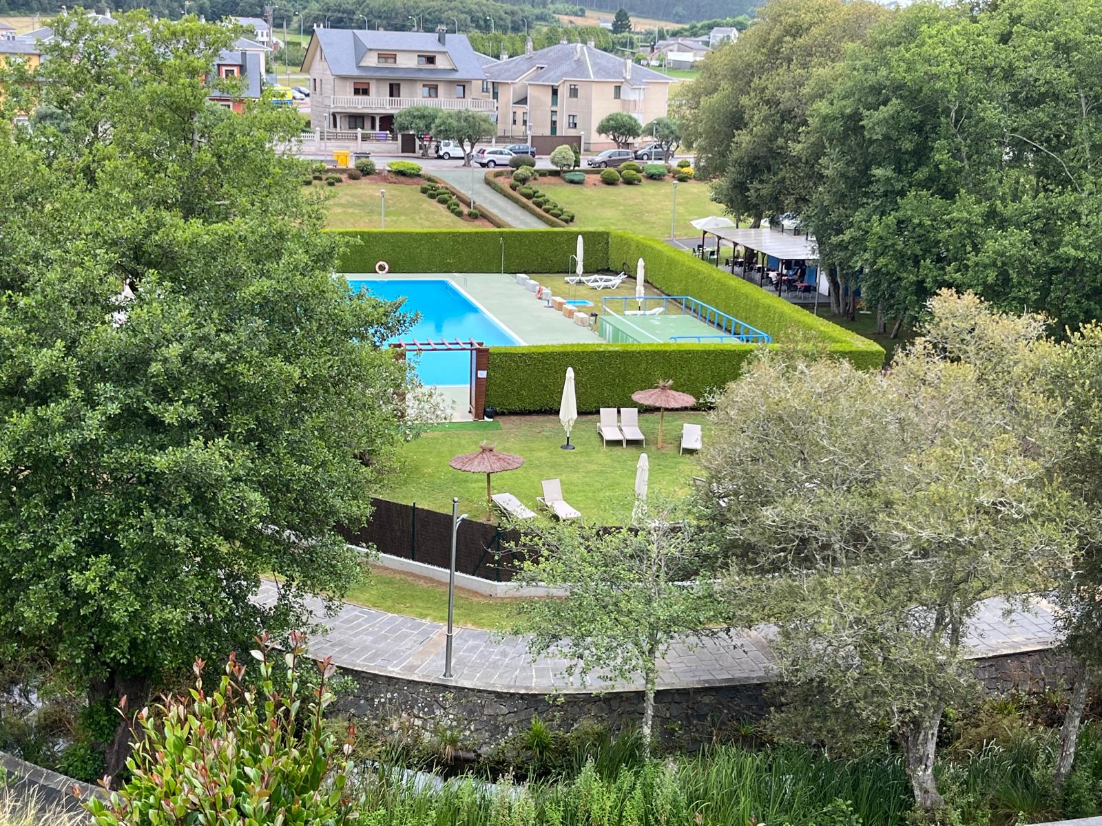 Área de lecer da piscina As Somozas