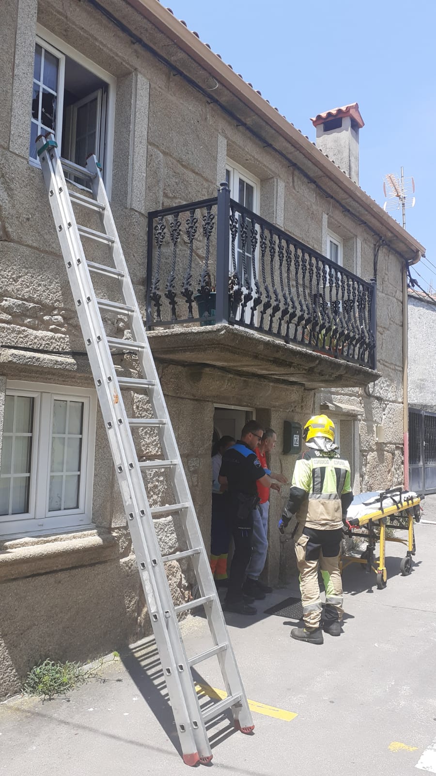 Bombeiros Cee- apertura porta (1)