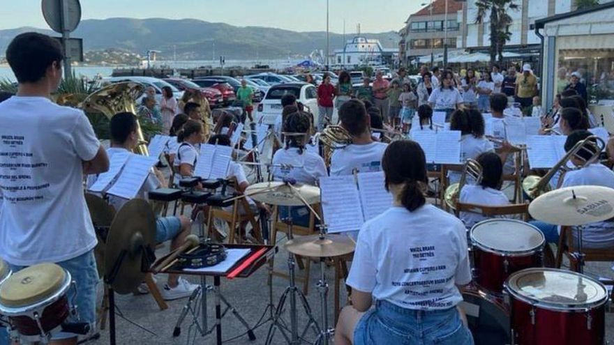 Banda de música en fiesta de Nigrán