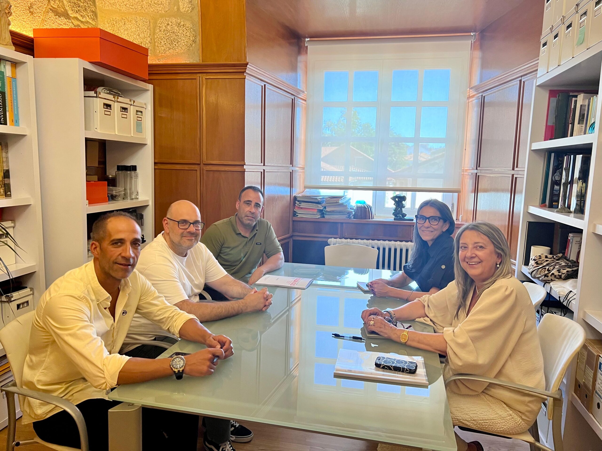 IMAXE da reunión de Mila Castro e Mercedes Rosón coa Federación de Traballadores de Seguridade Privada da Unión Sindical Obreira