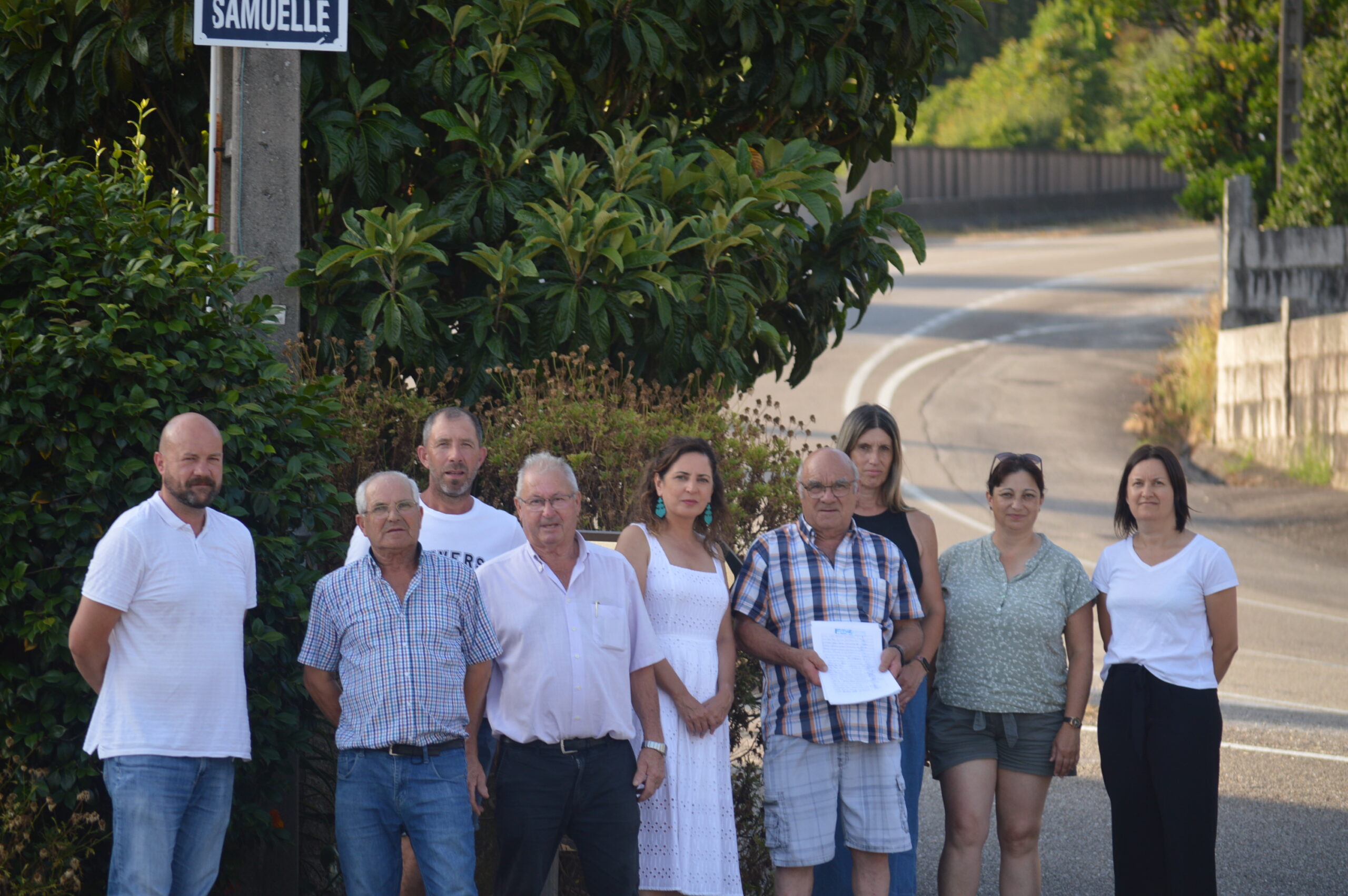 Máis de 600 sinaturas reclaman sendas seguras nas estradas autonómicas de Tomiño