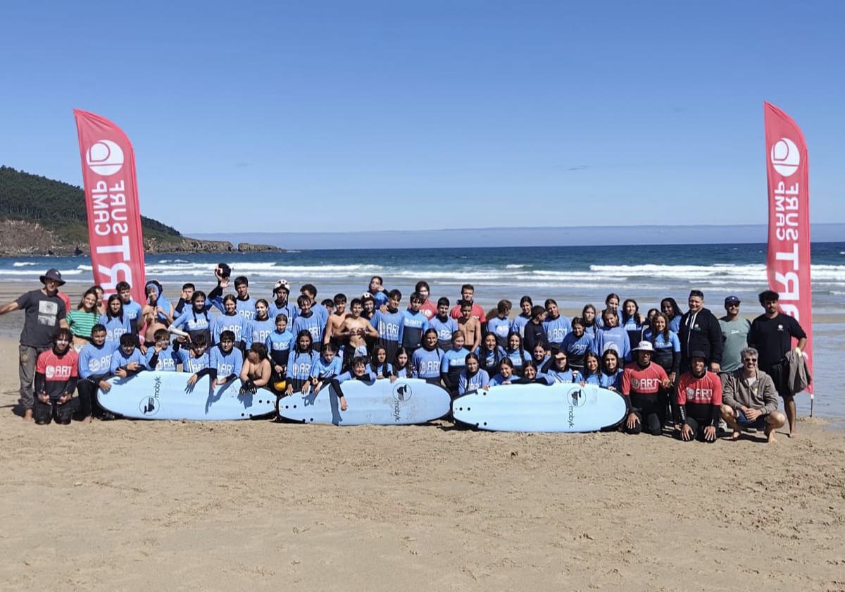 Manu Lourenzo visita campamento de Razo
