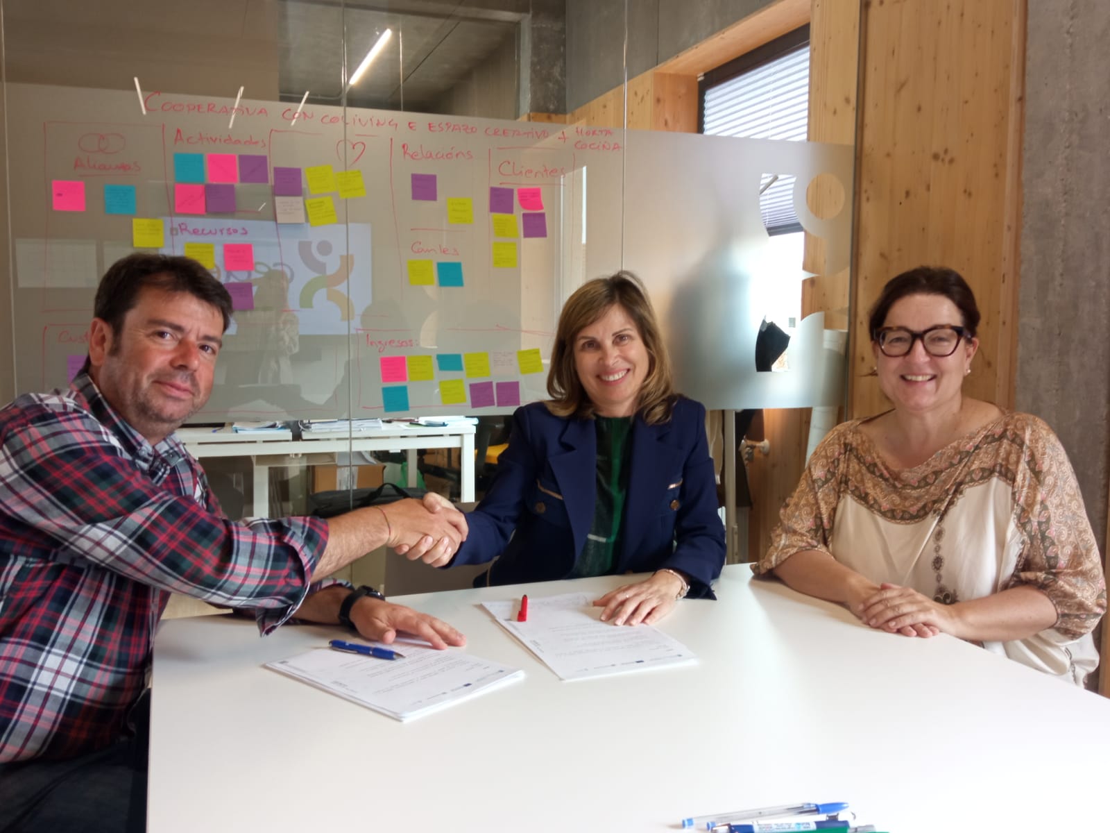 sinatura convenio Cruz Vermella (1)