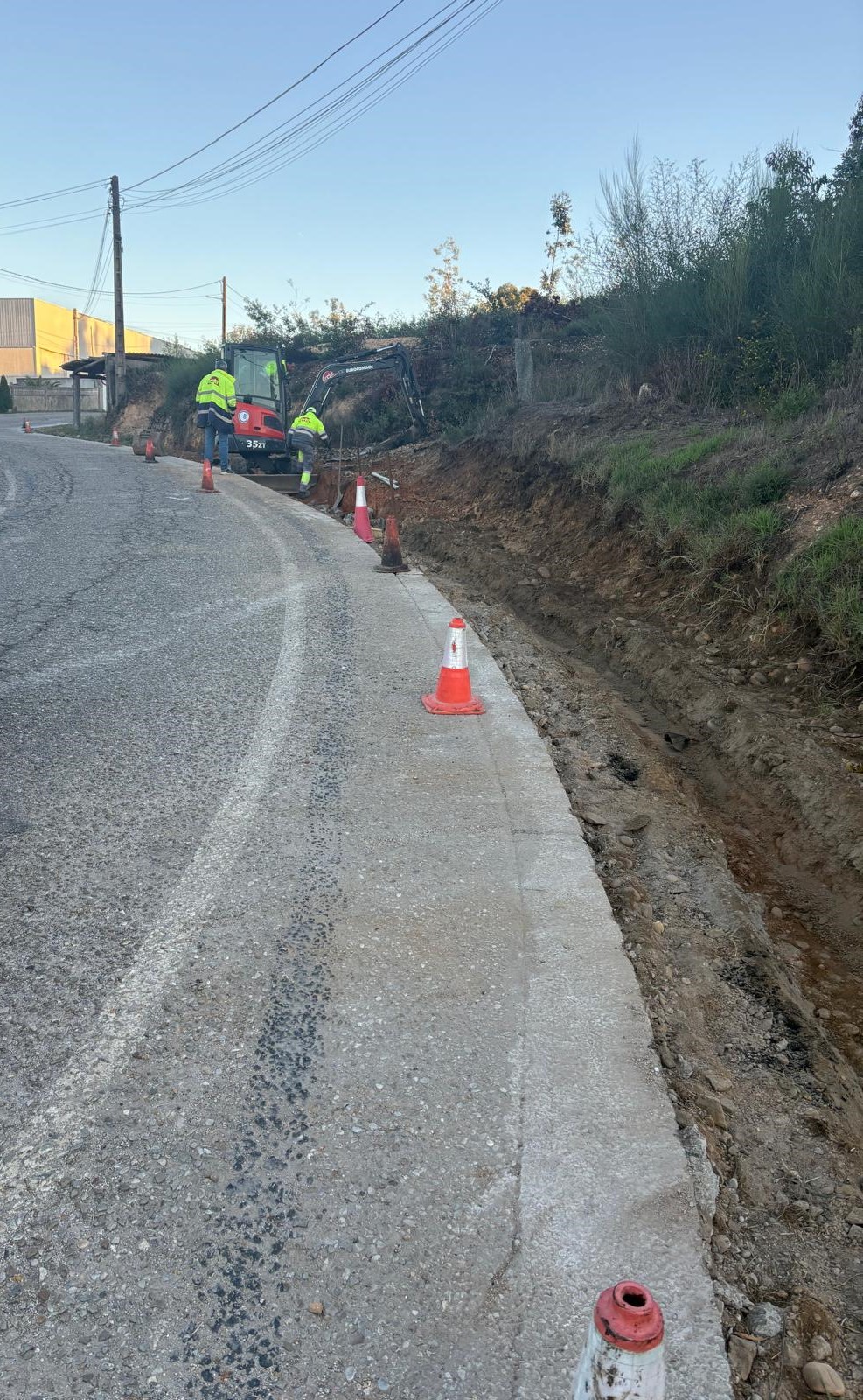 24-09-25_Acceso Polígono Chan da Ponte 1