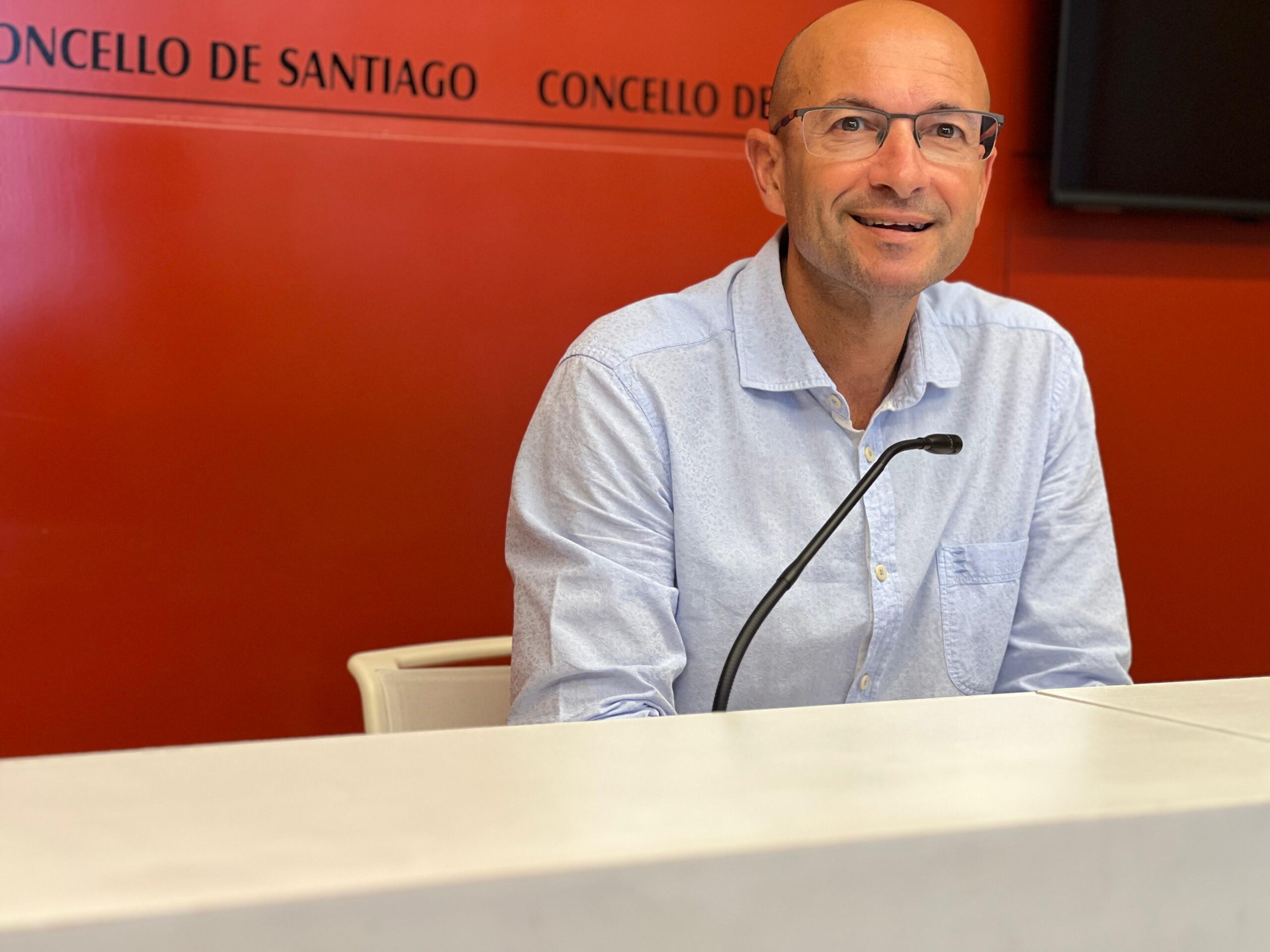 IMAXE – Gonzalo Muíños na sala de prensa do Concello