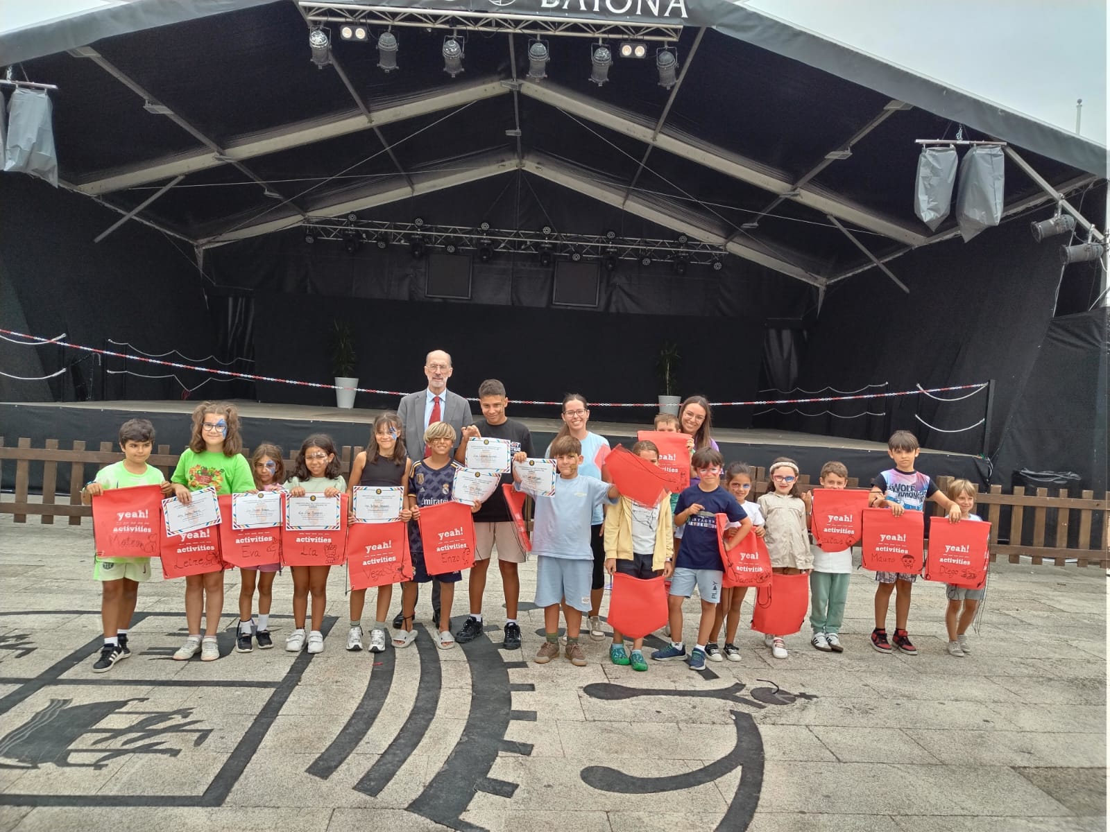 foto clausura campamento urbano 2025