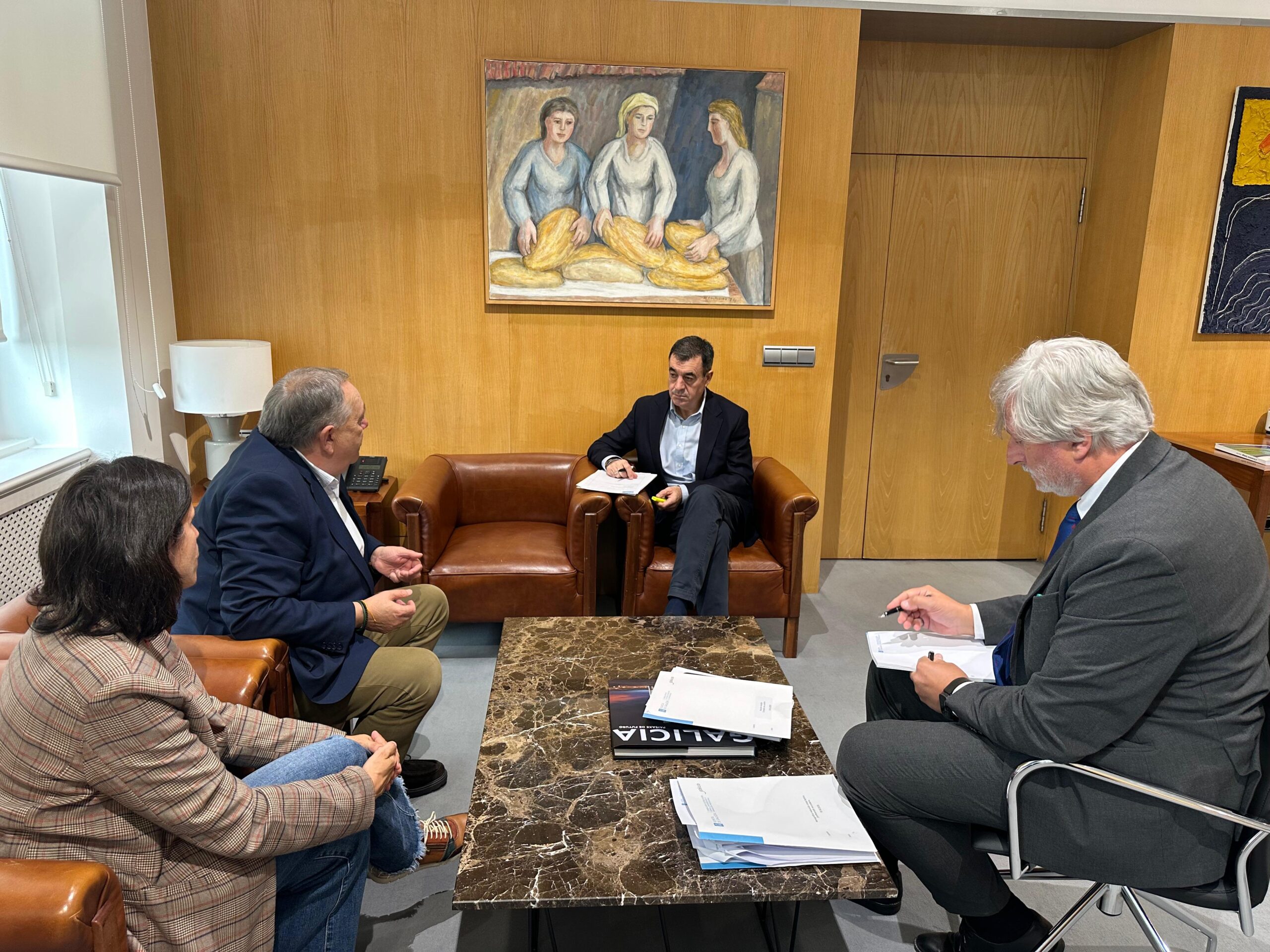 2025.10.24.- Reunión alcalde conselleiro Educación (2)