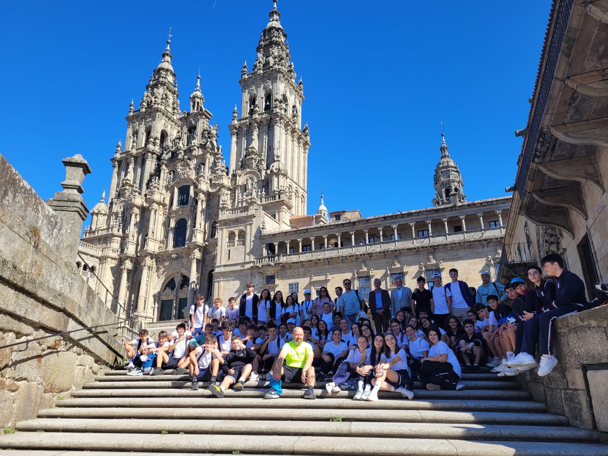 20251010 NPRecepciónPeregrinosFundaciónNarcotráfico (2)