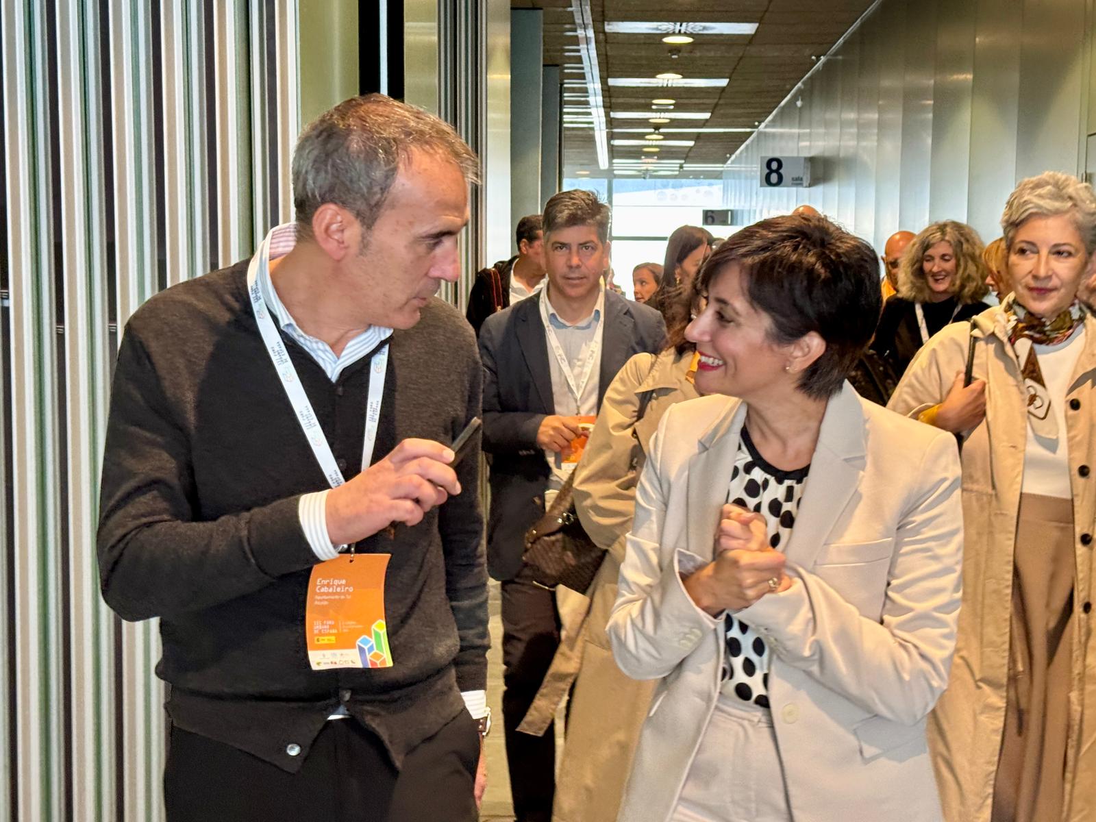 23102025 Foro Urbano – Alcalde con Ministra (1)