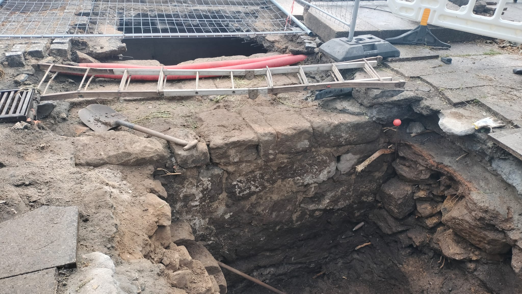 25102025 Achádegos praza da Estrela (2)