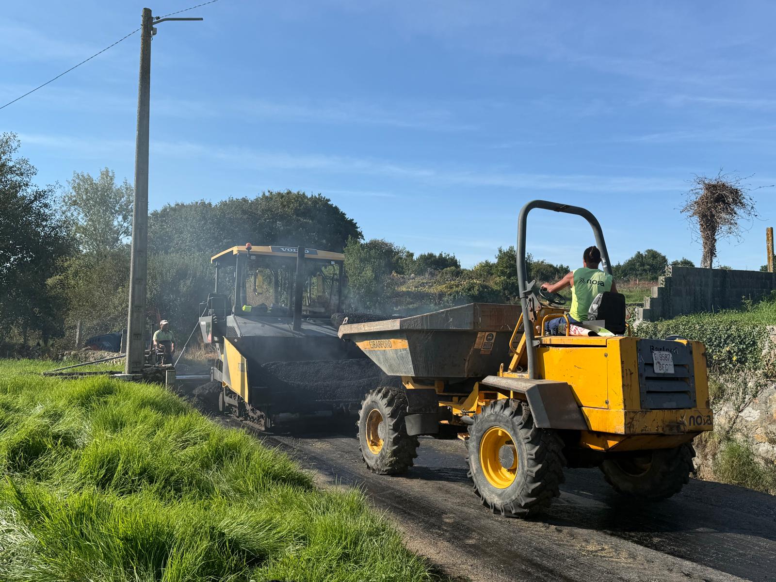 Avance obras pavimentacioėn caminŪo Carreira (2)