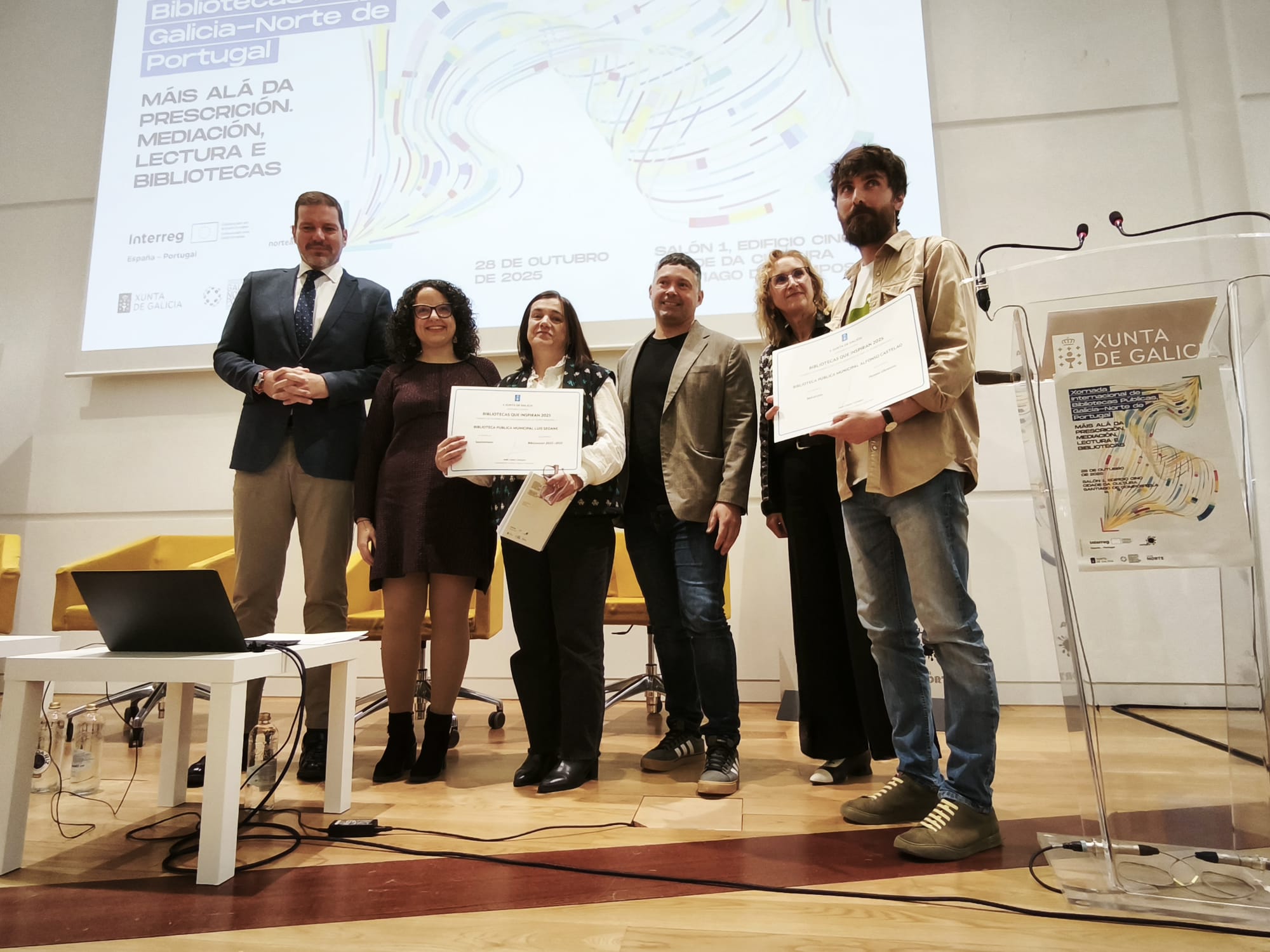 Conselleiro de CUltura, Silvia Cernadas, Manu Lourenzo e Patricia R.Saavedra na entrega do premio