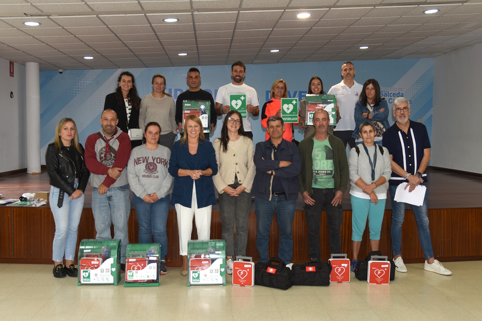 GOBERNO, ESTELA E COMUNIDADES DE MONTES NA ENTREGA DOS NOVOS DESAS