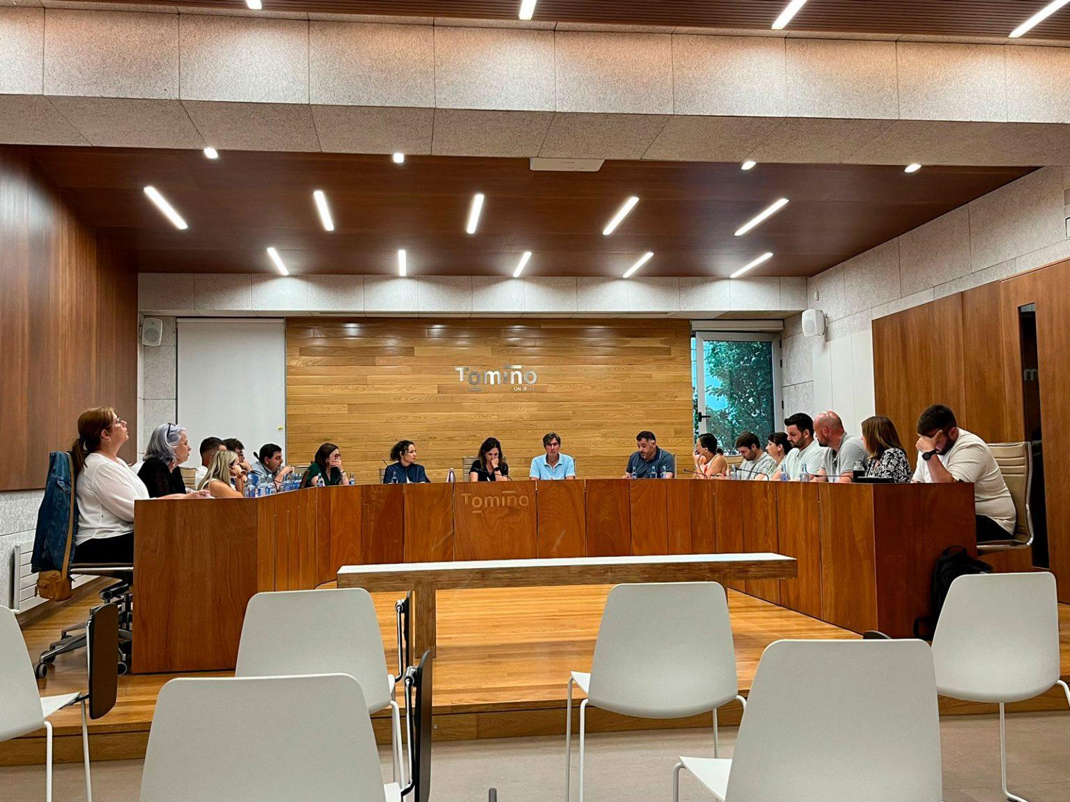 Imaxe dun dos plenos celebrados no Concello de Tomiño