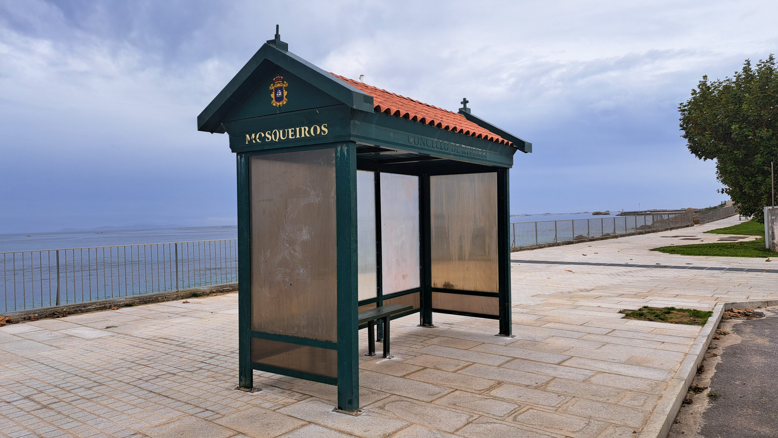 Reposición marquesiña paseo Mosqueiros