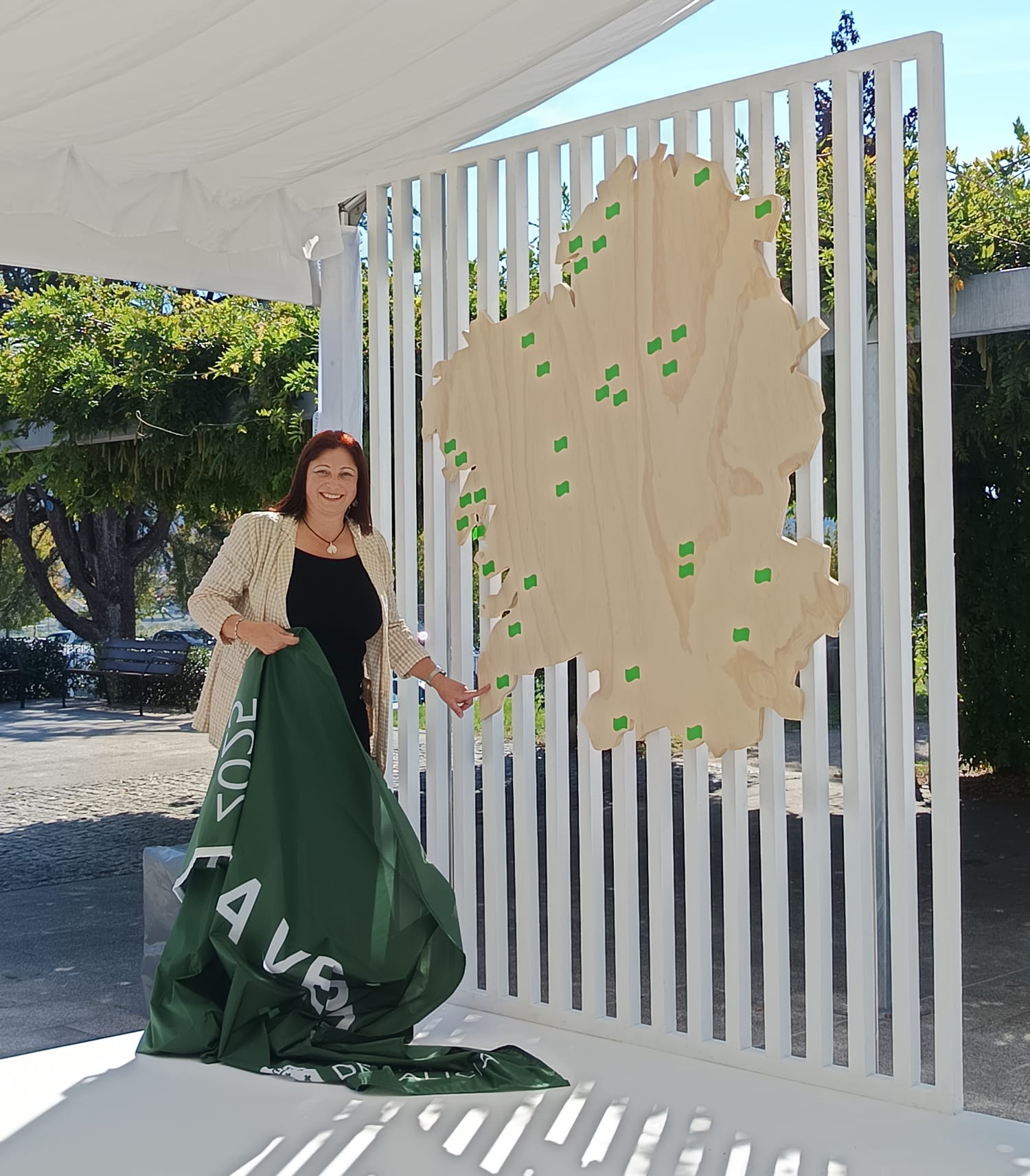 Tomiño recibe a bandeira verde polo seu compromiso co medio ambiente