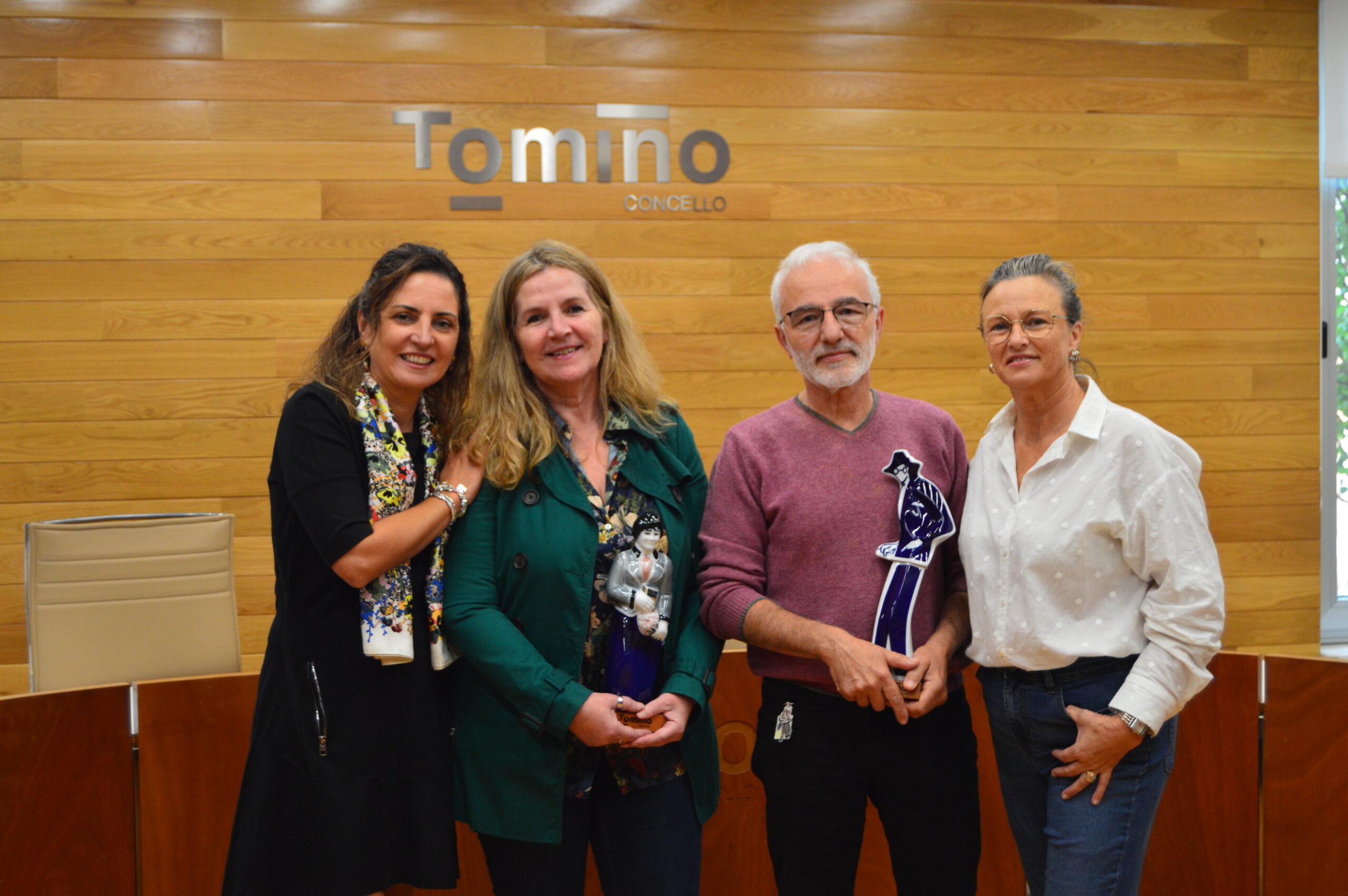 Tomiño rende homenaxe a dúas vidas dedicadas a ensinar con corazón