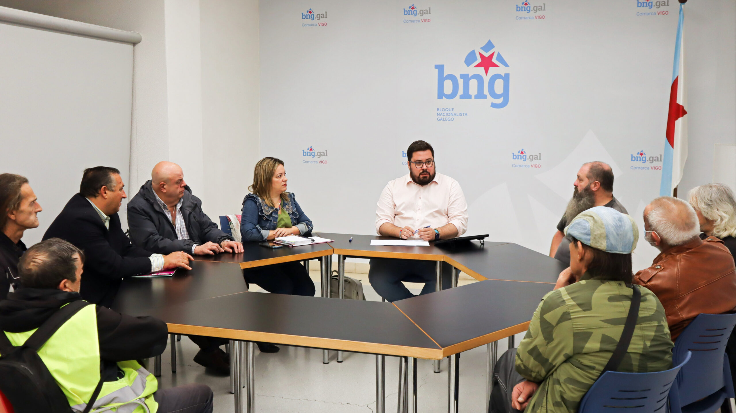 Xabier P Igrexas con afectados desaloxo pensión e Favec_ (1)