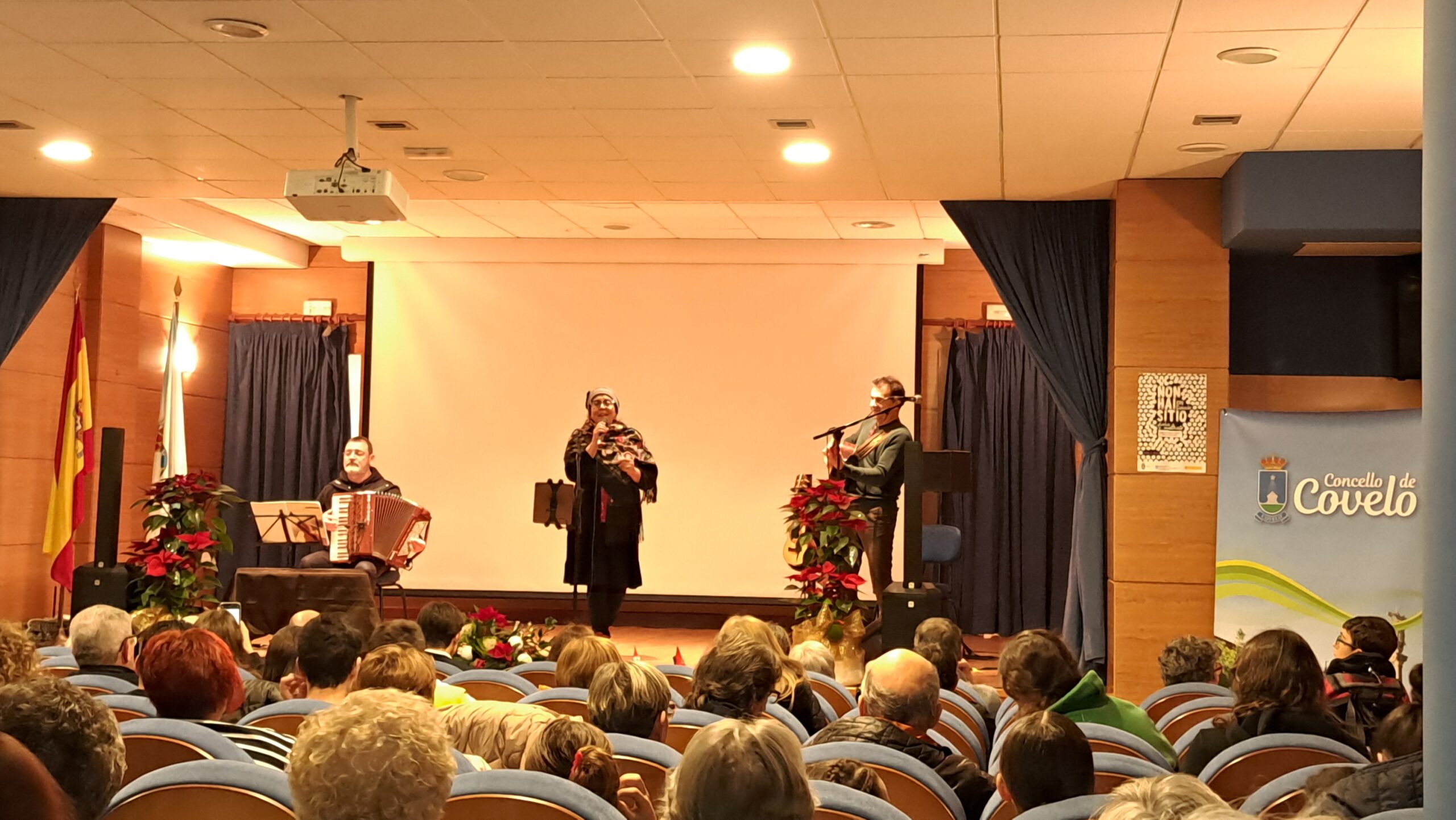 foto auditorio con publico