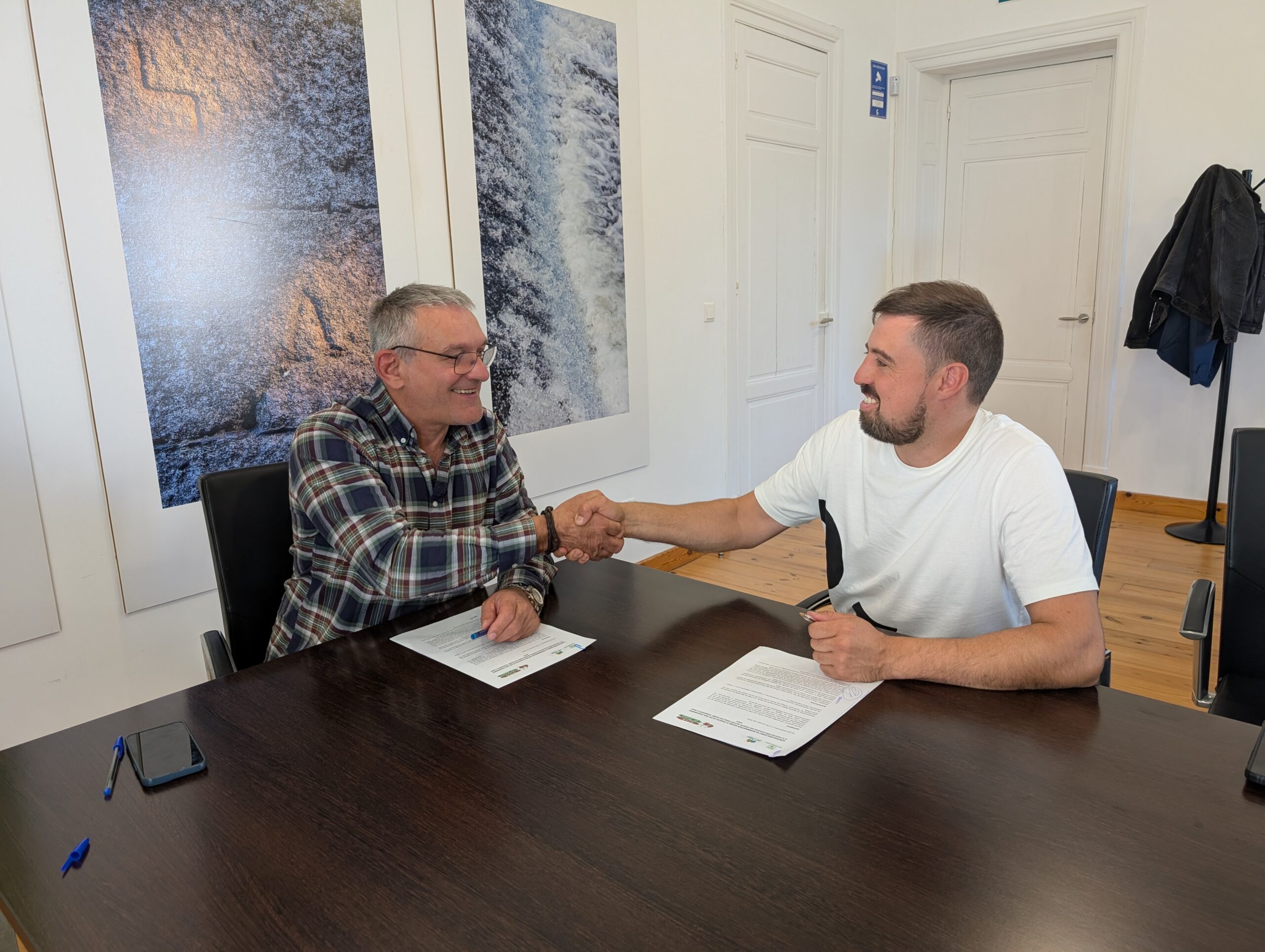 sinatura convenio – foto ara bellas