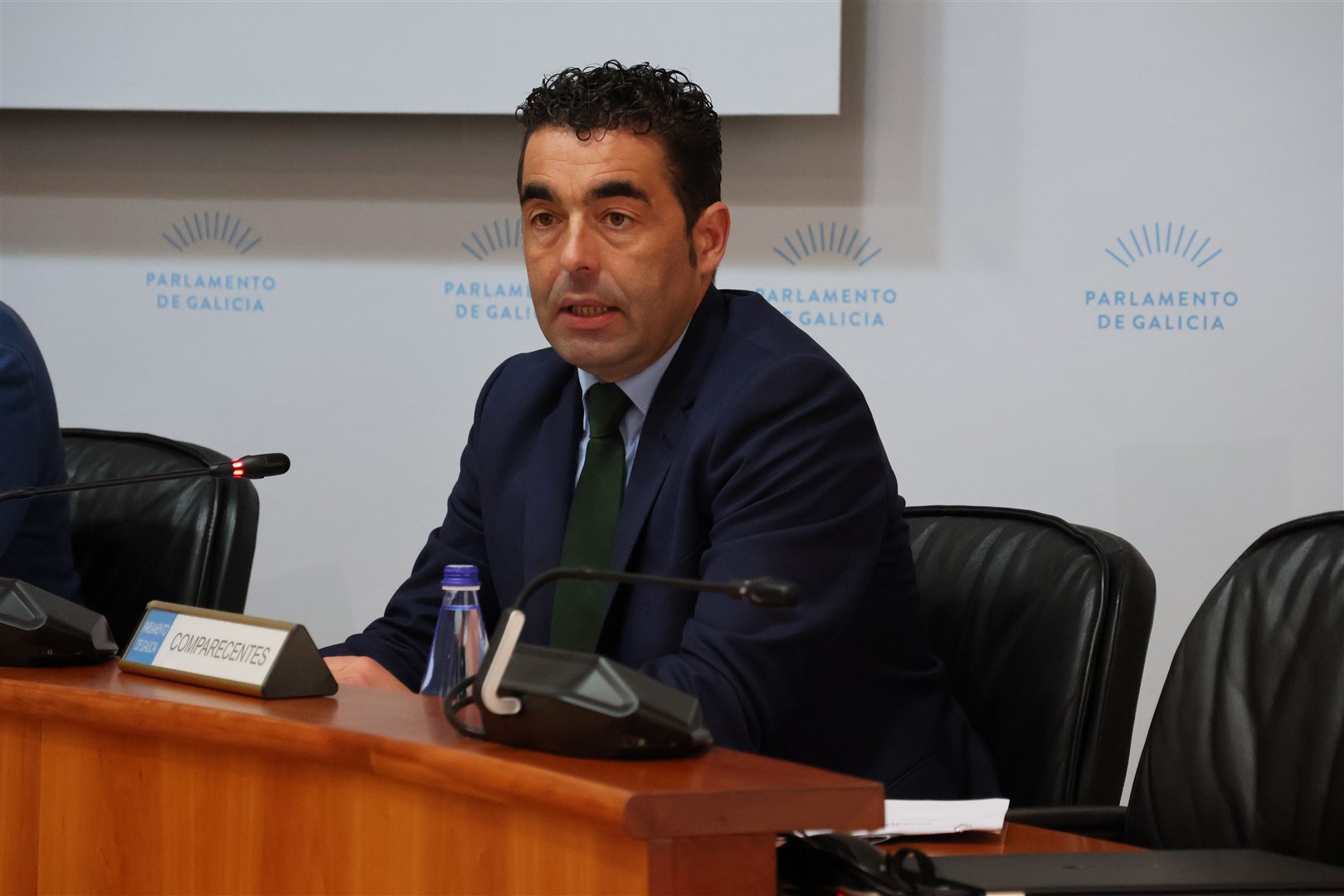 20251103_LuisLopez_ParlamentoGalicia_Orzamneto (1)